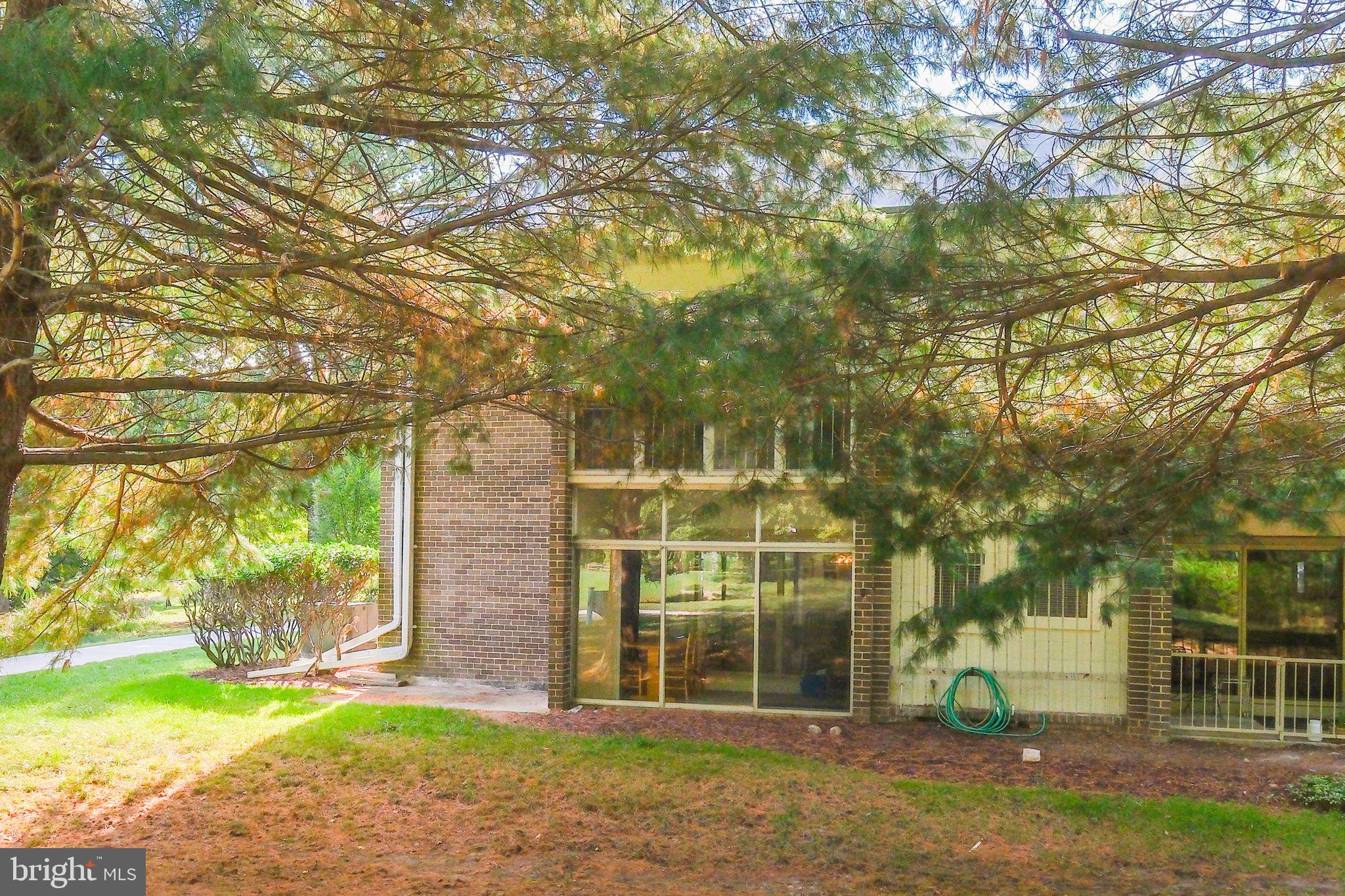 LEISURE WORLD - Residential