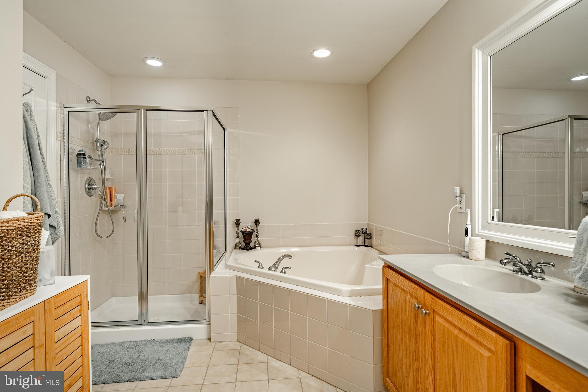CHERRY CREEK - Residential