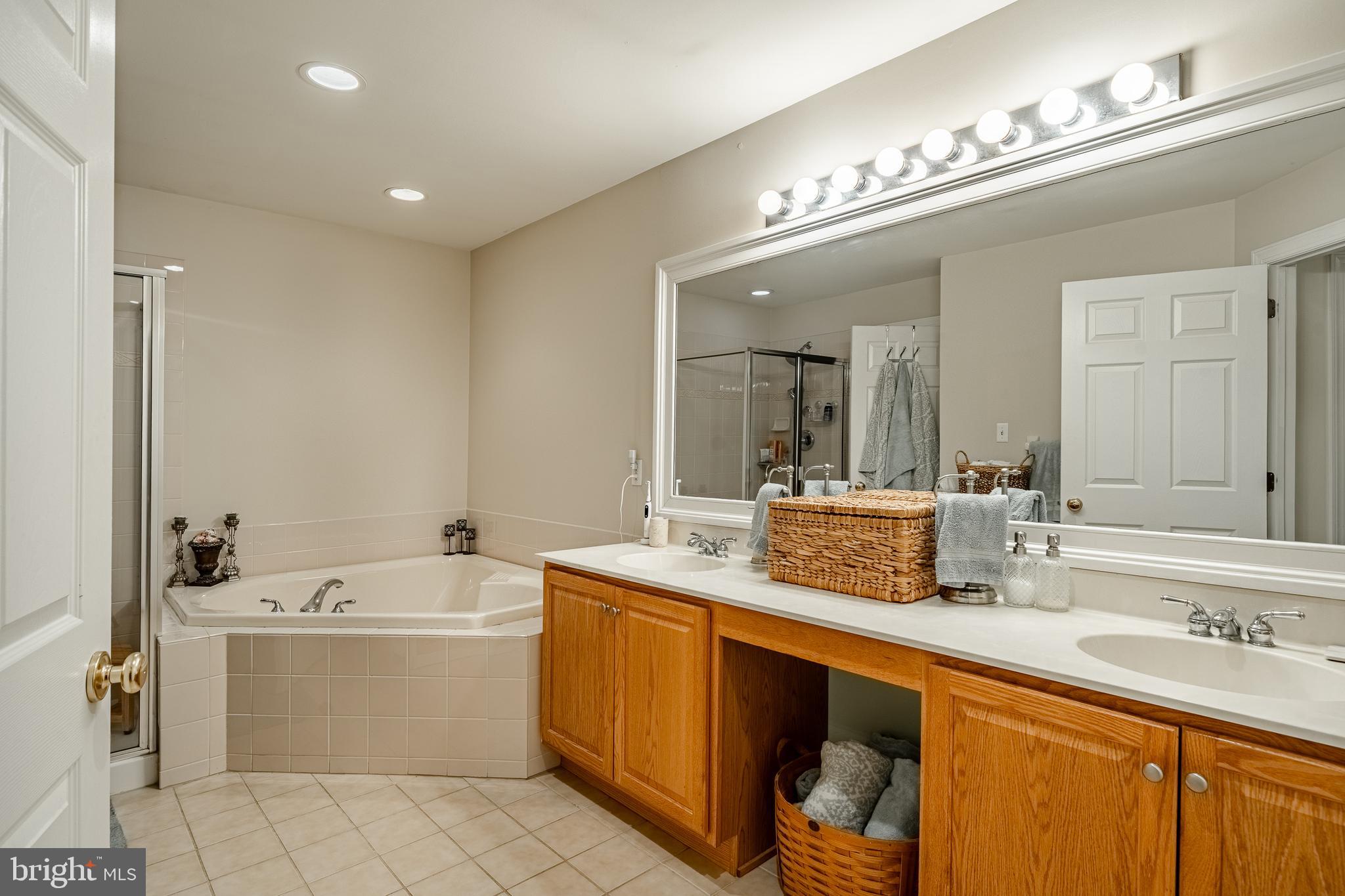 CHERRY CREEK - Residential