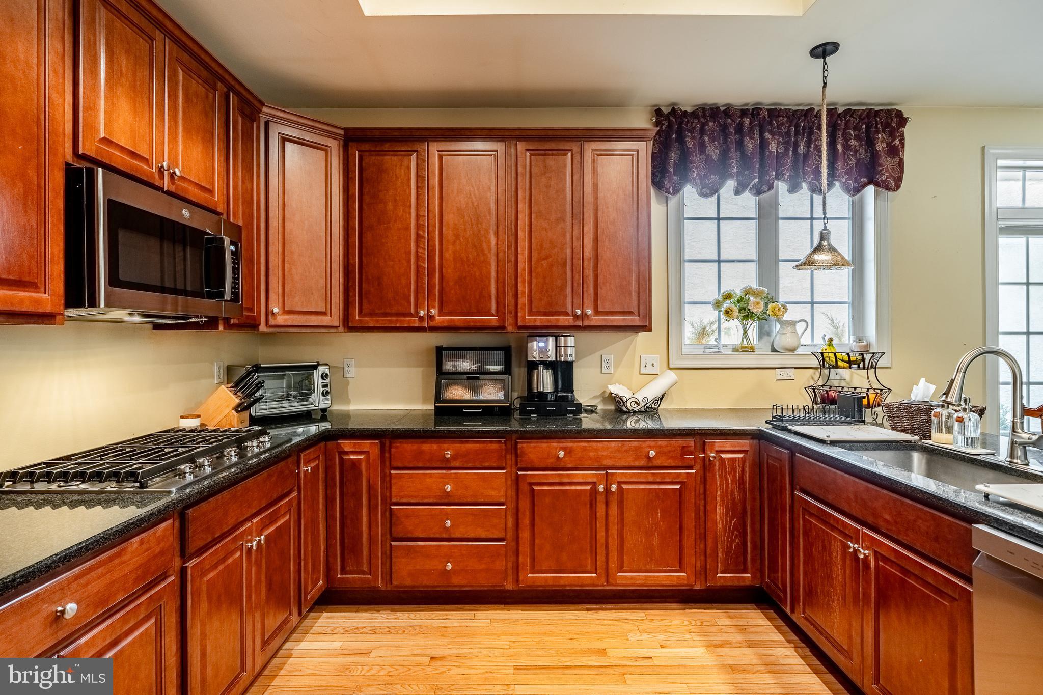CHERRY CREEK - Residential