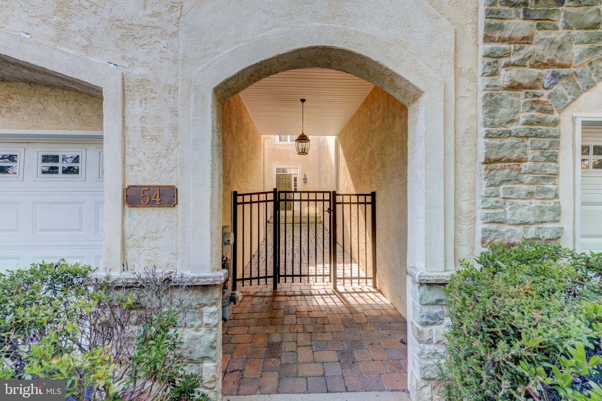 54 OLD BARN DRIVE