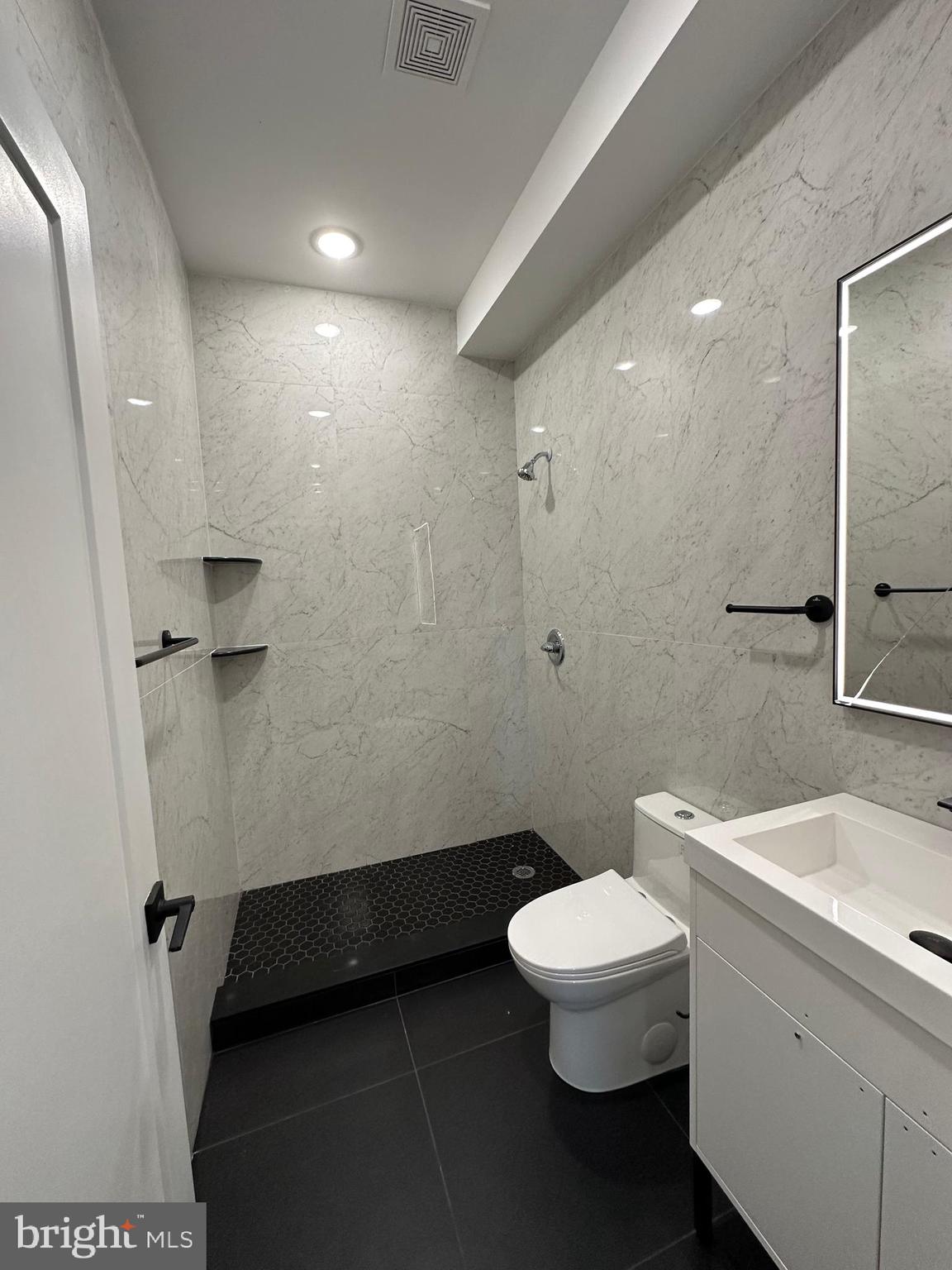 EAST KENSINGTON - Residential Lease