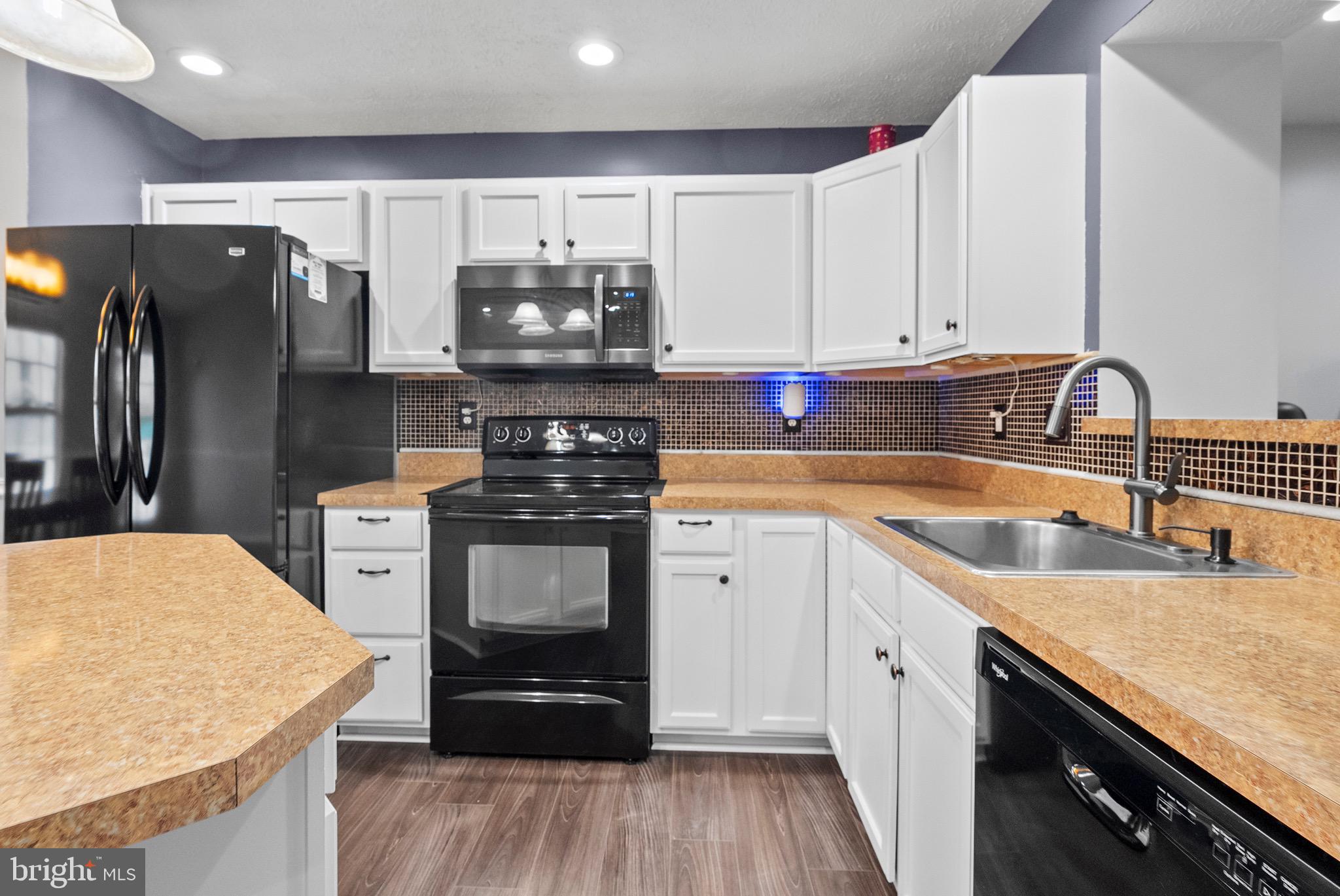 HOLLY WOODS - Residential