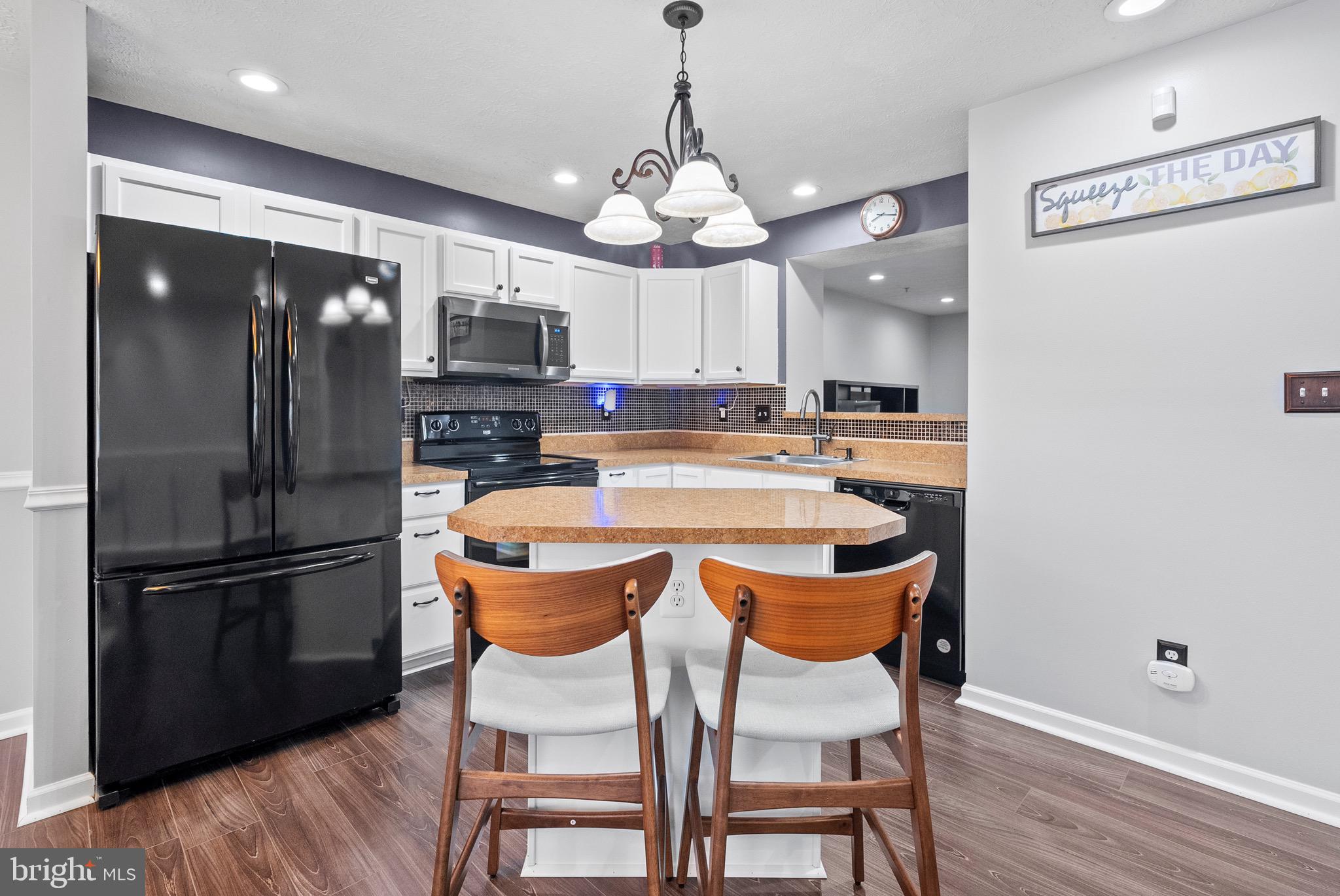 HOLLY WOODS - Residential