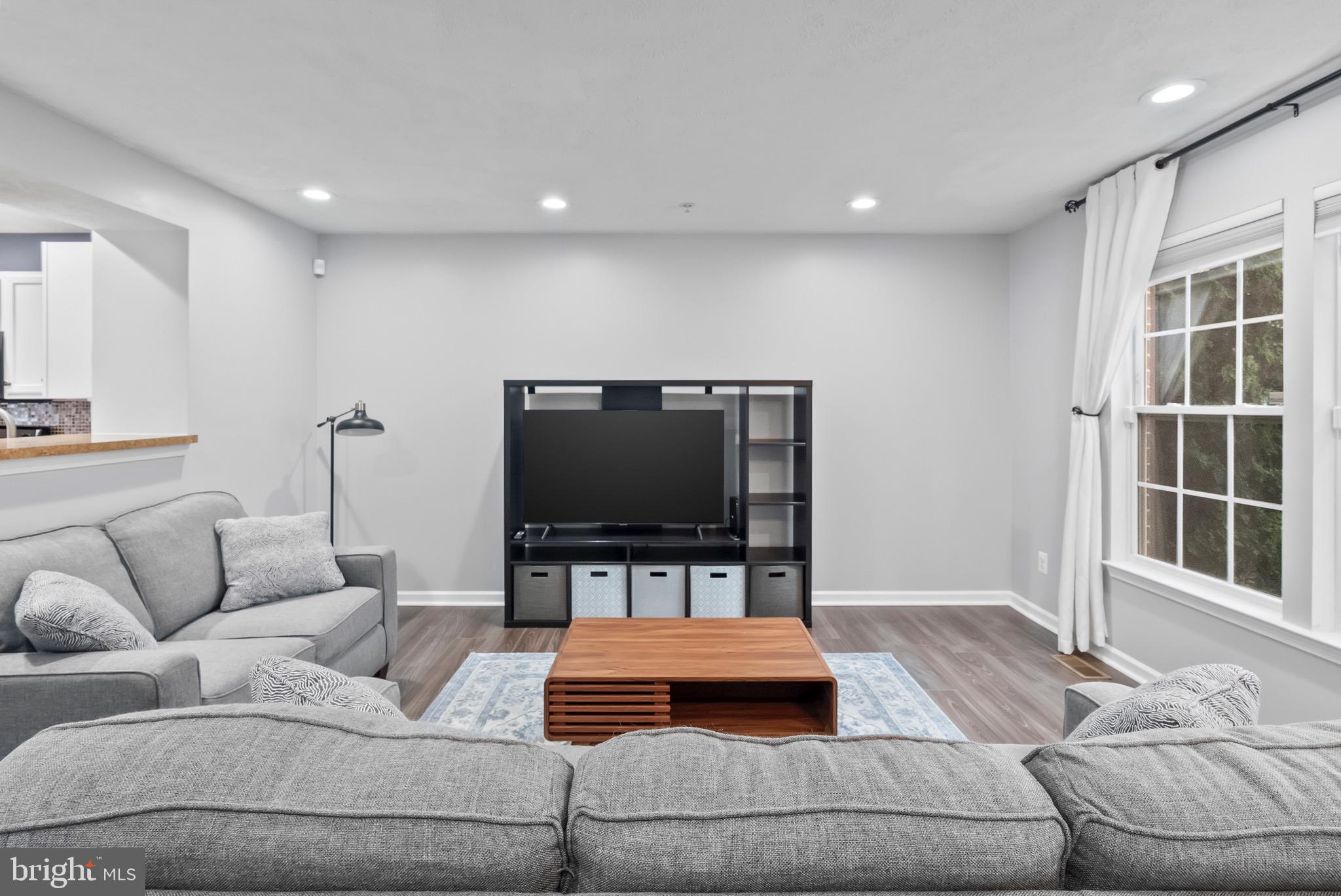 HOLLY WOODS - Residential