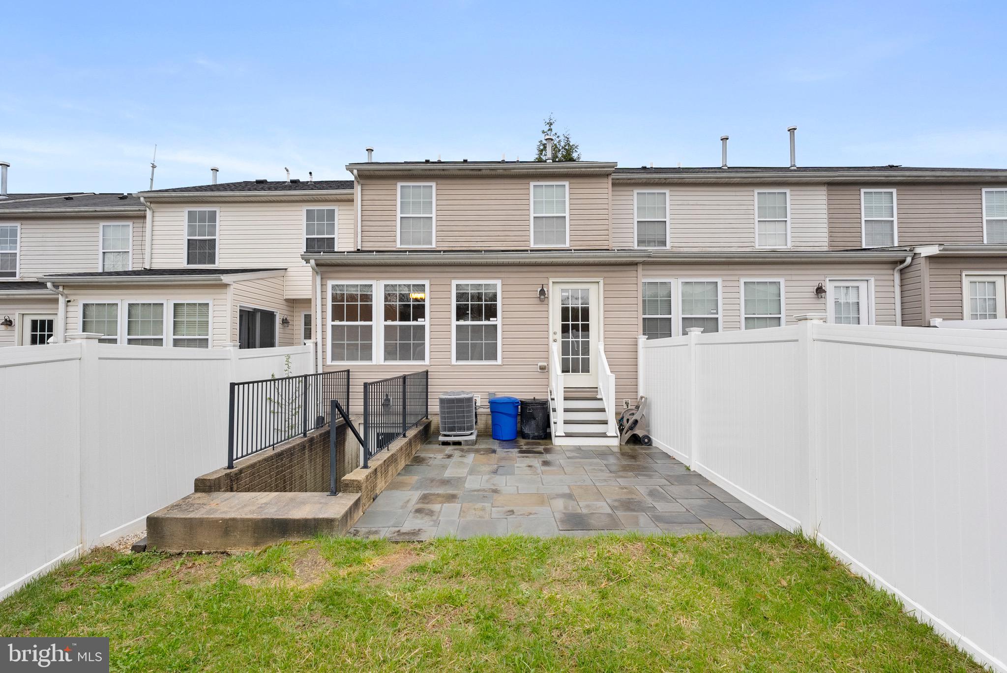 HOLLY WOODS - Residential