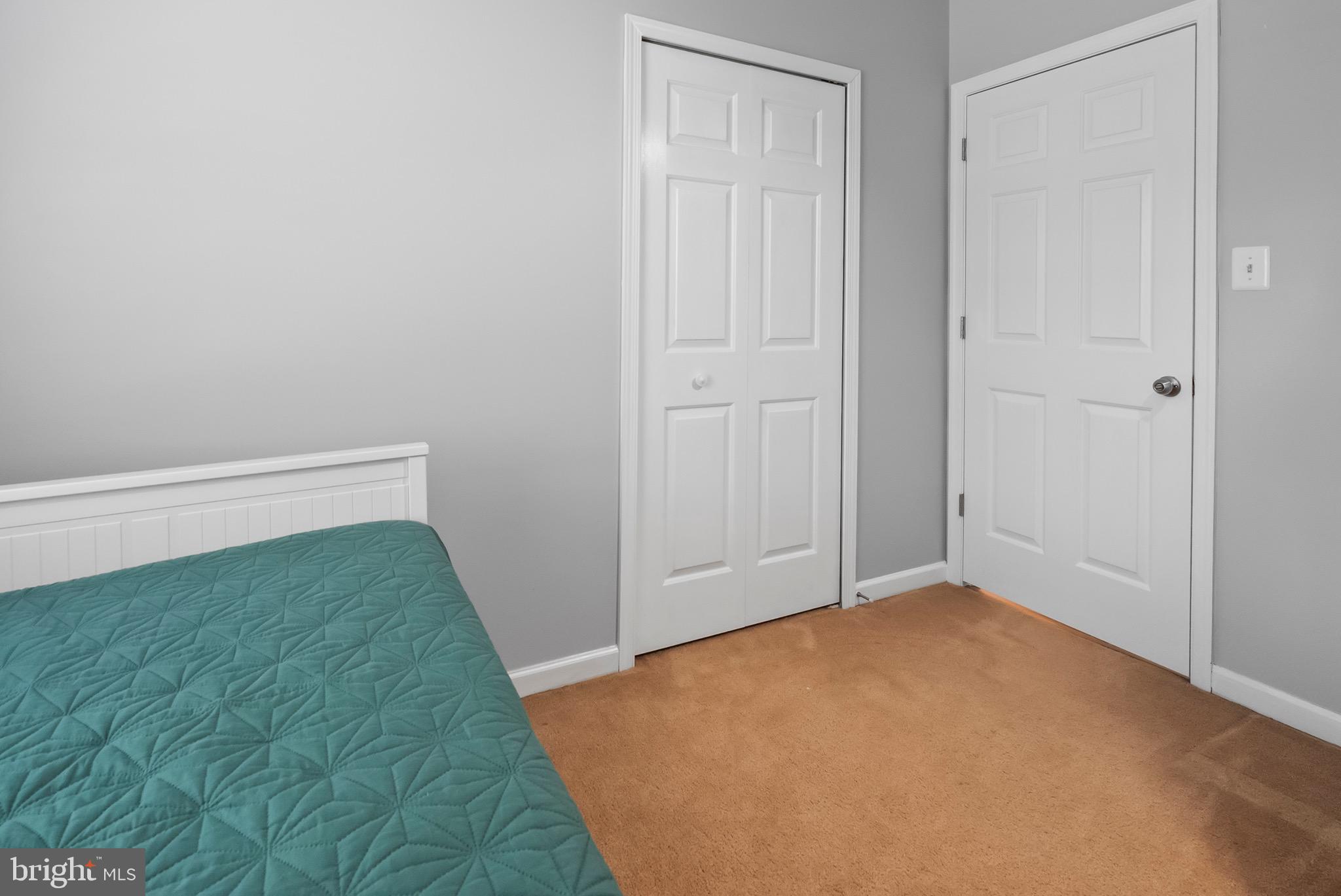 HOLLY WOODS - Residential