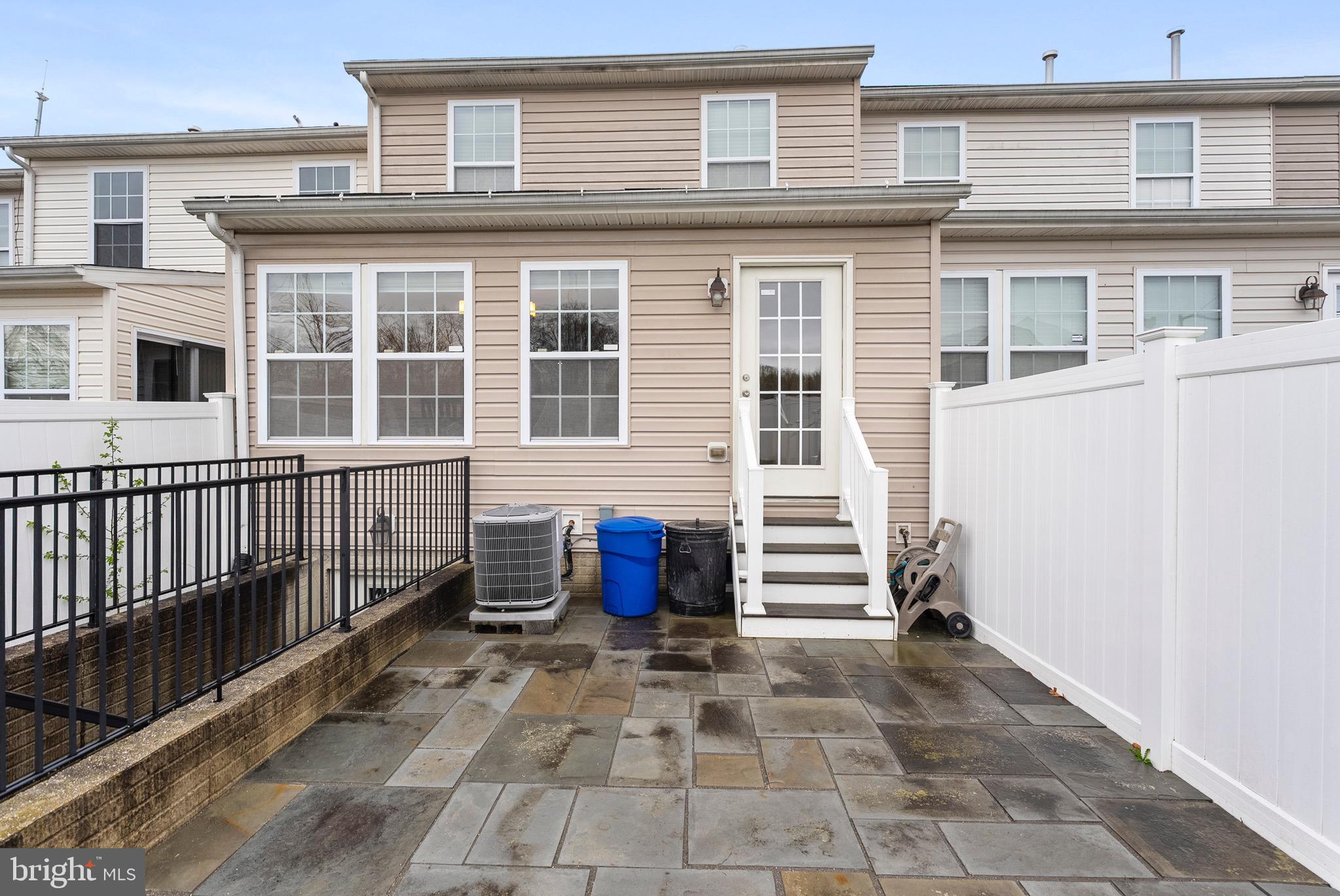 HOLLY WOODS - Residential