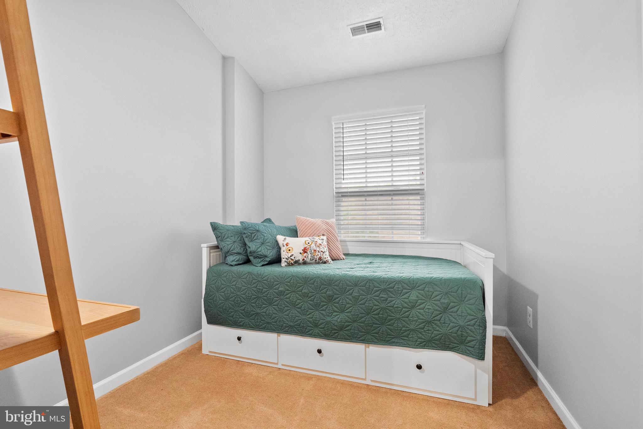 HOLLY WOODS - Residential