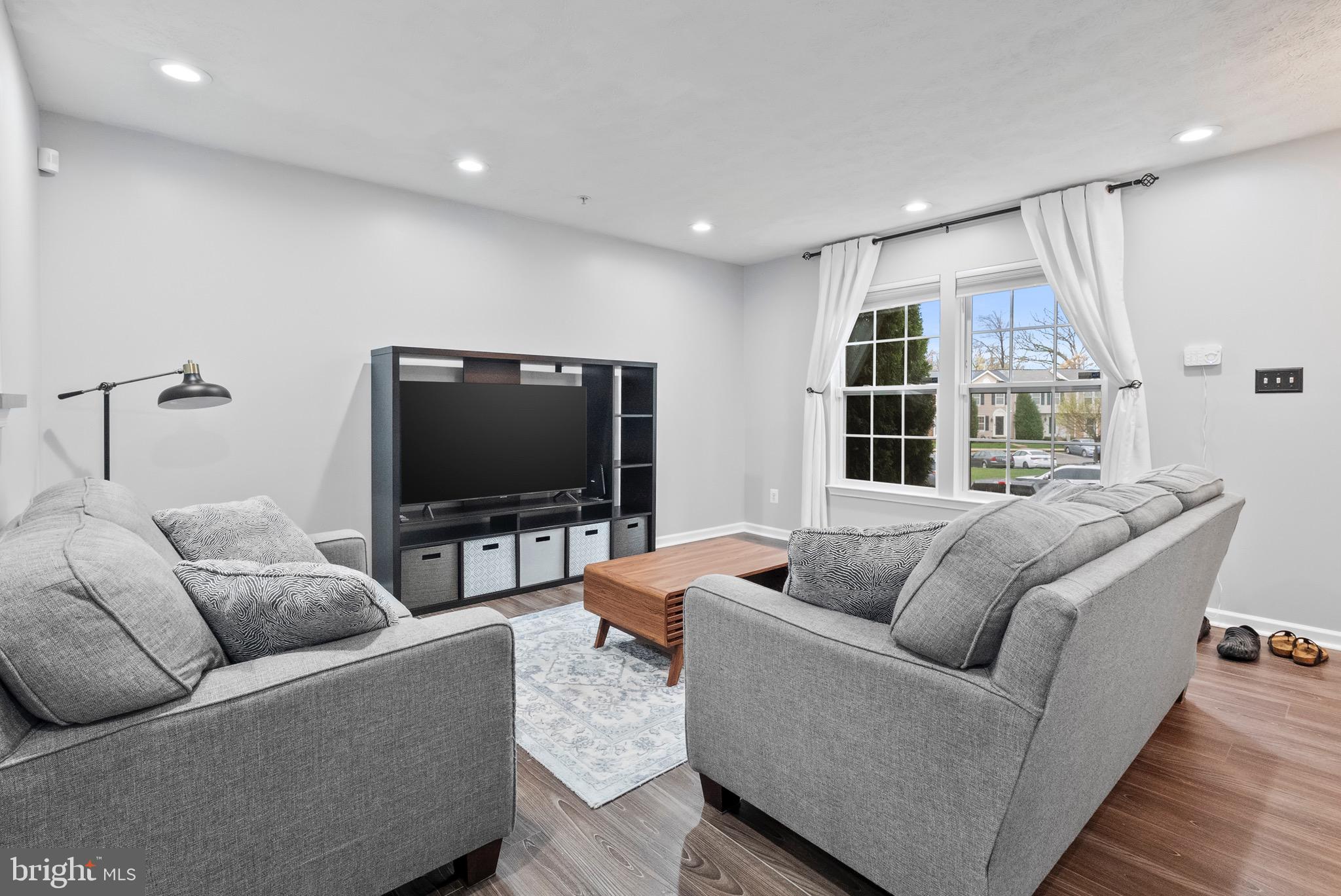 HOLLY WOODS - Residential