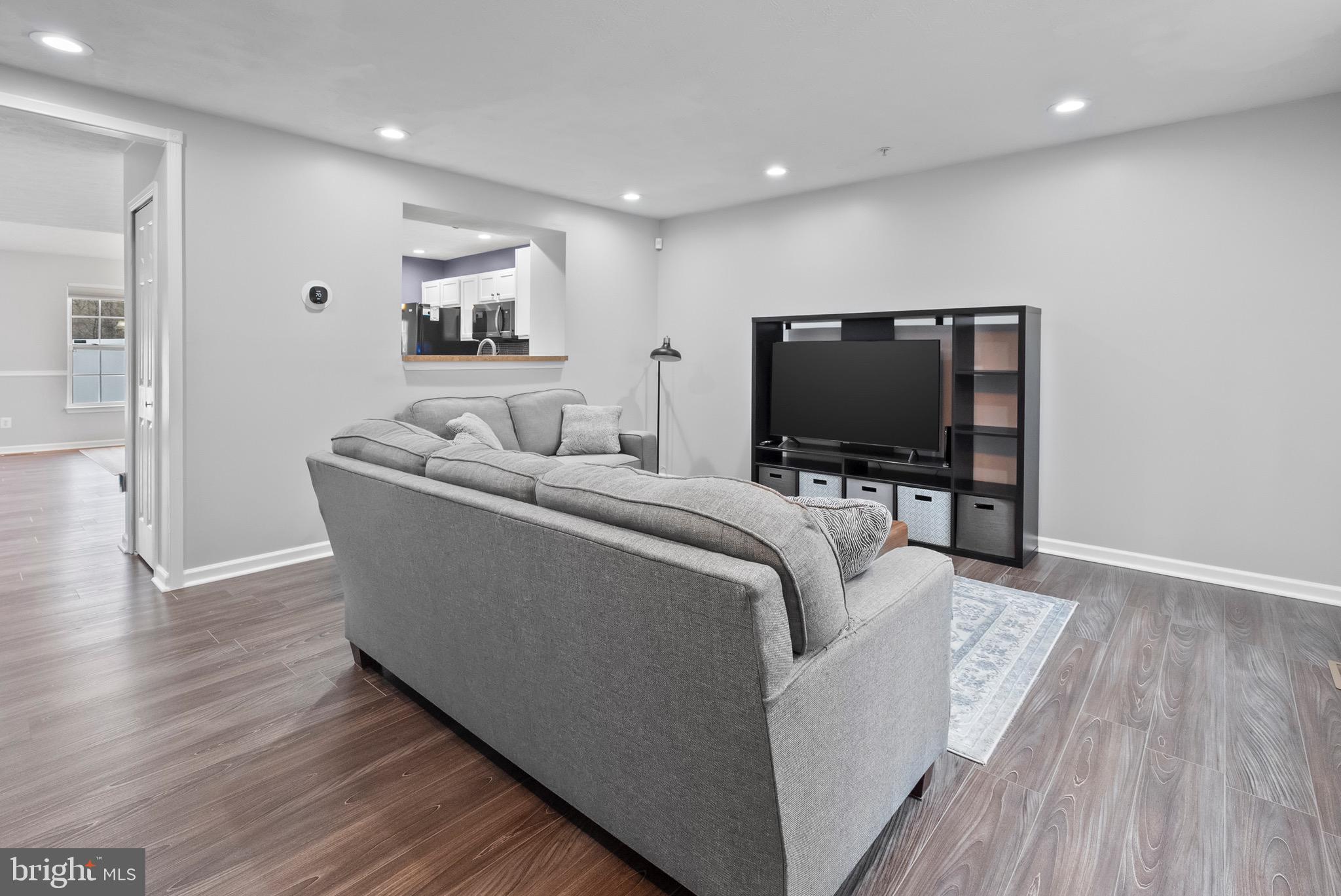 HOLLY WOODS - Residential