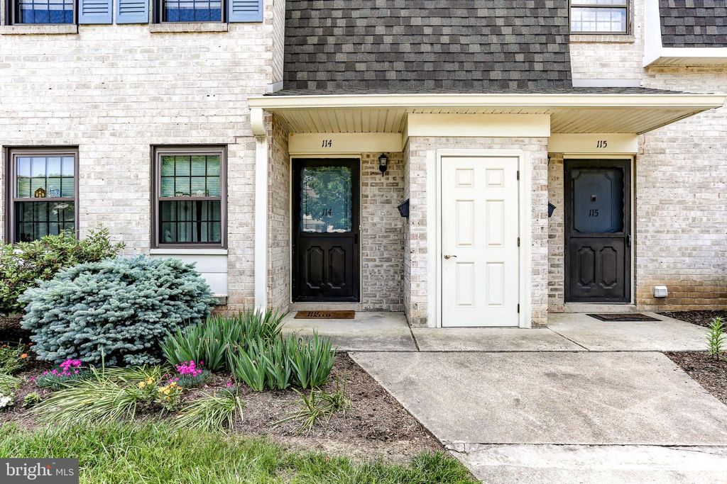 Photo of 114 Valleybrook Drive, Lancaster, PA 17601 (MLS # PALA2051522)