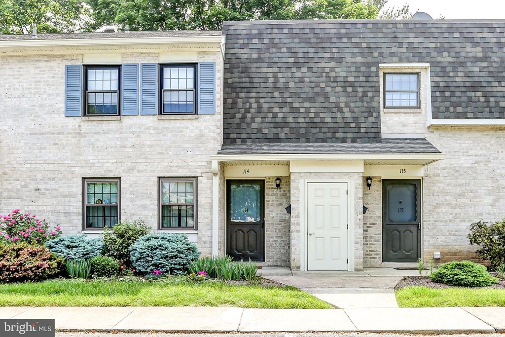 Photo of 114 Valleybrook Drive, Lancaster, PA 17601 (MLS # PALA2051522)