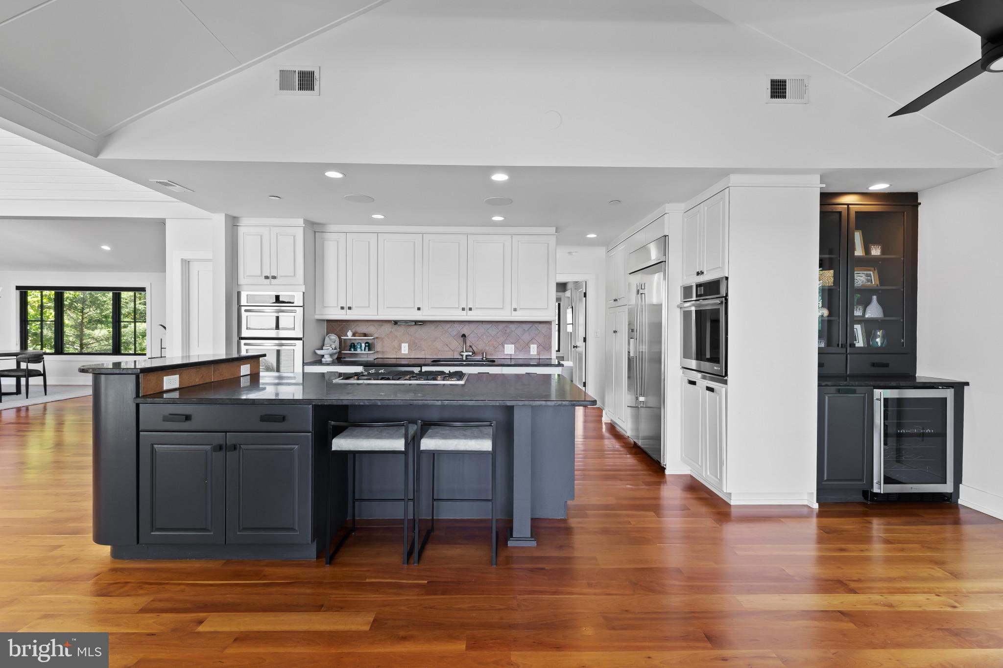ANNAPOLIS ROADS - Residential