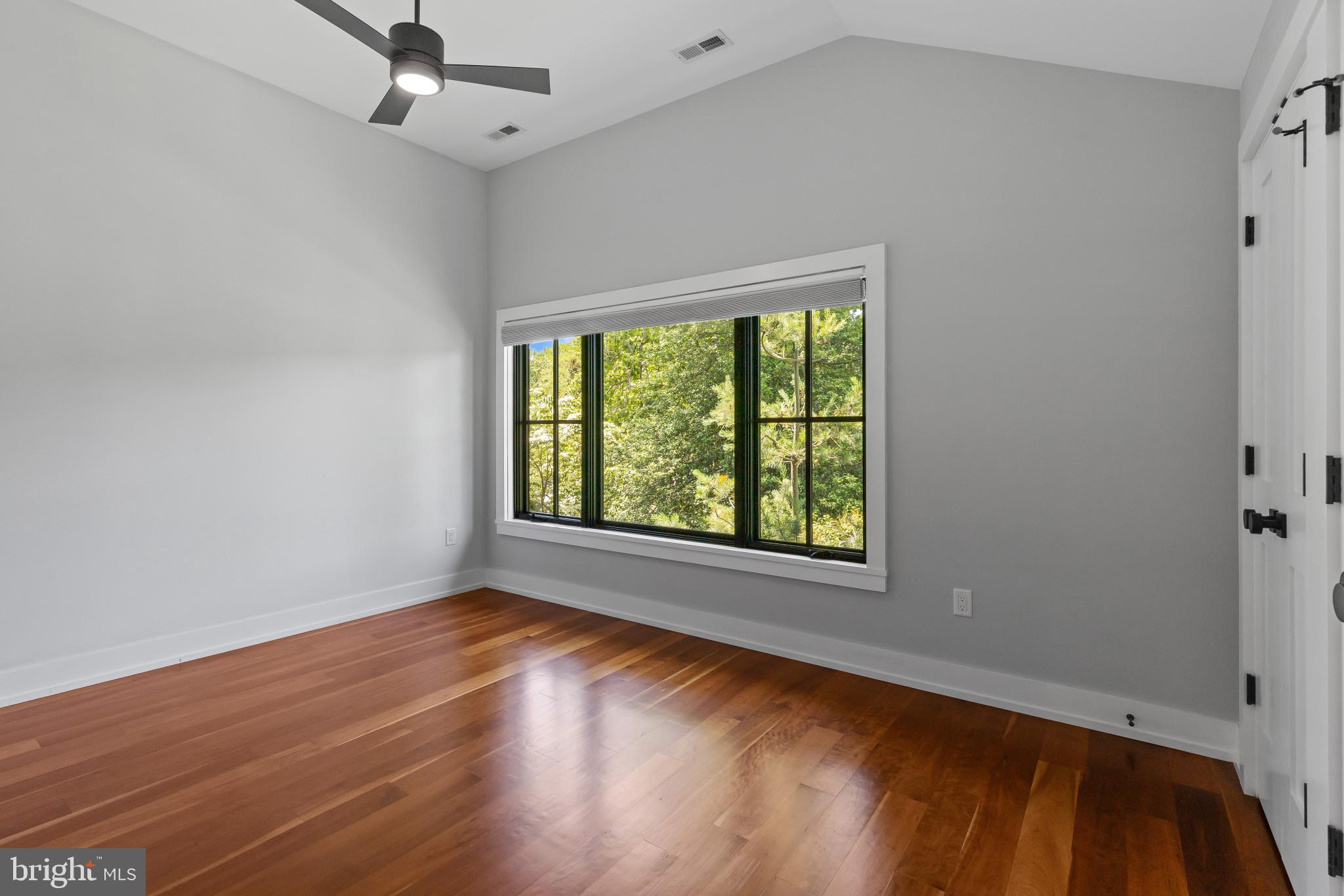 ANNAPOLIS ROADS - Residential