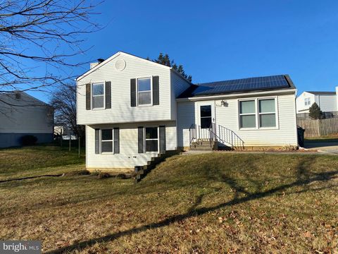 Photo of 805 Avis Drive, UPPER MARLBORO, MD 20774 (MLS # MDPG2185094)