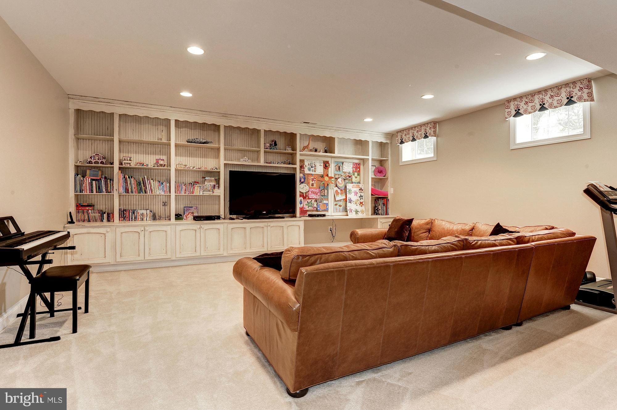 HEARTHSTONE VILLAGE OAK - Residential