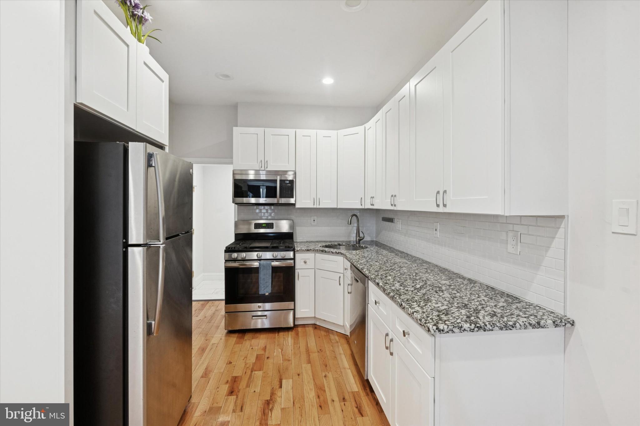 2527 INGERSOLL STREET