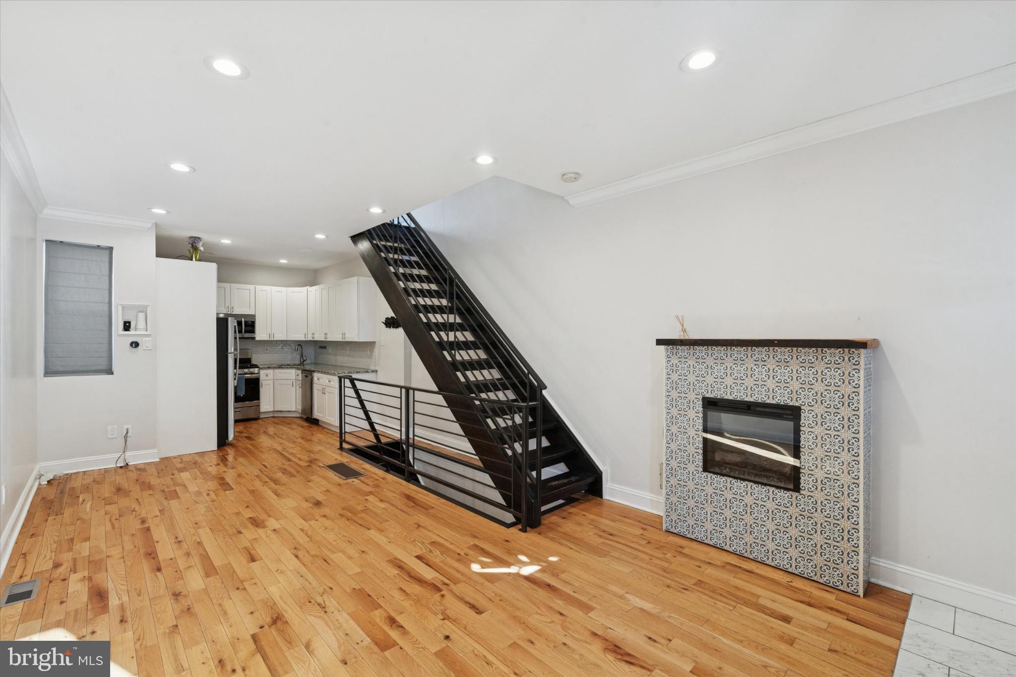 2527 INGERSOLL STREET