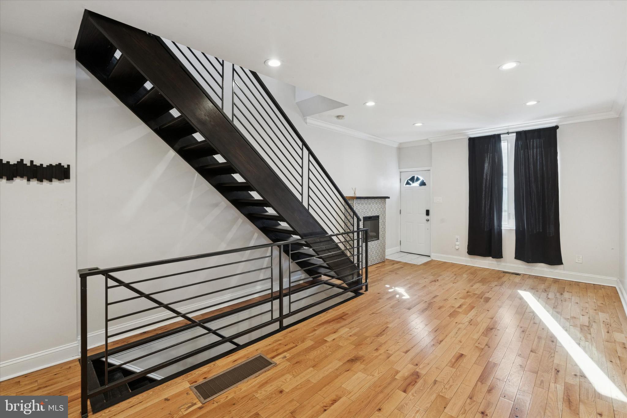 2527 INGERSOLL STREET