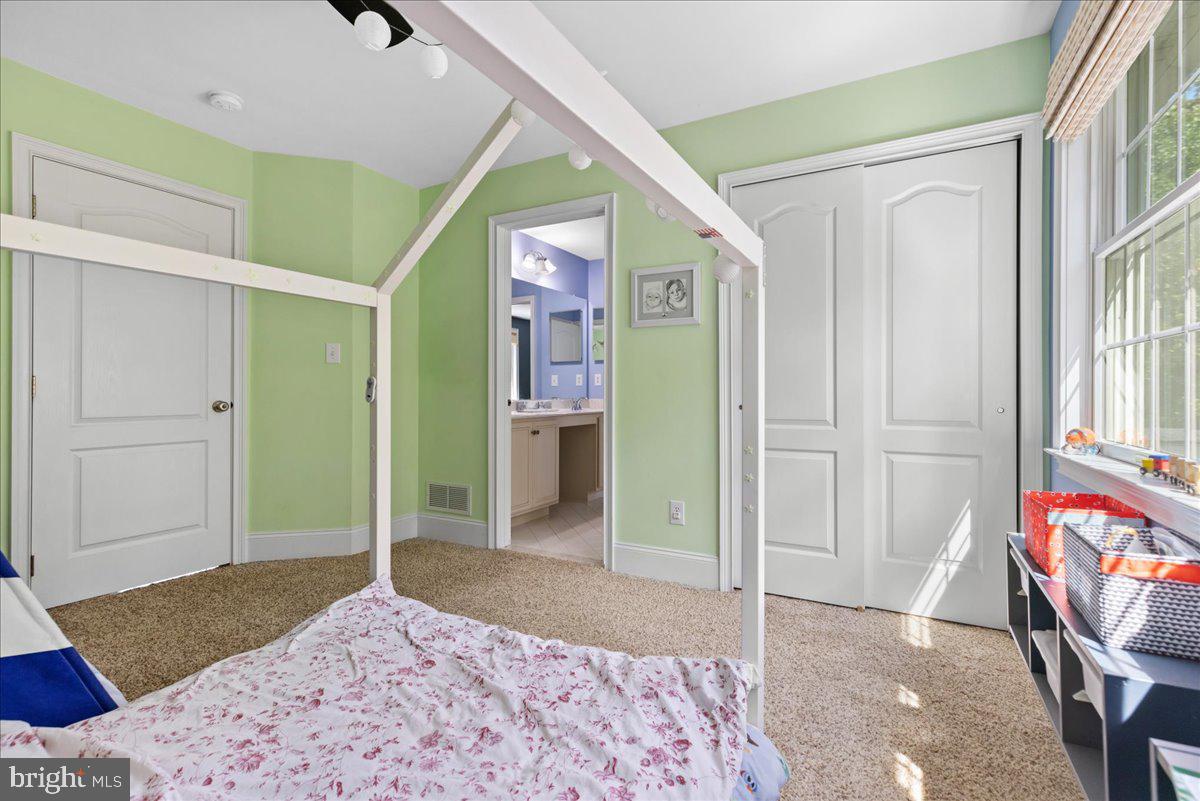 UPPER MOUNTAIN ESTS - Residential