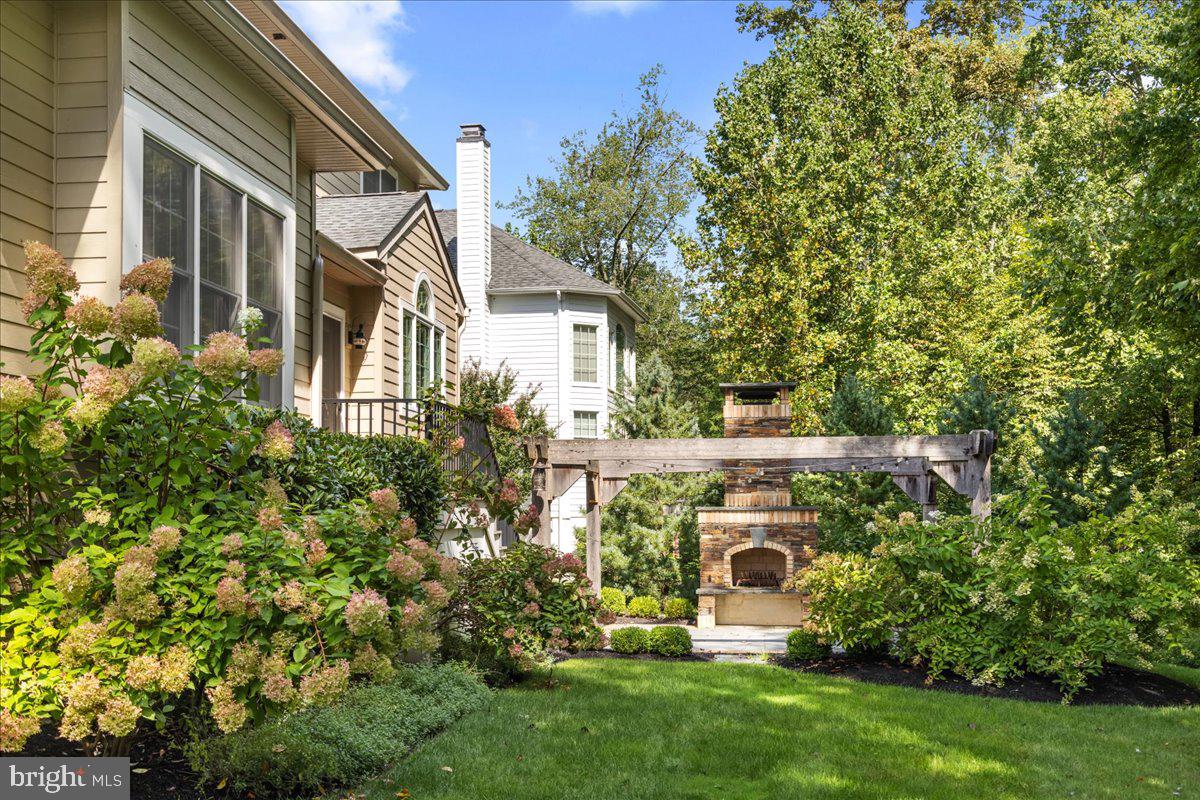 UPPER MOUNTAIN ESTS - Residential