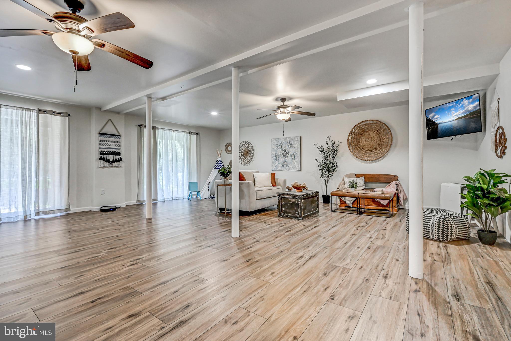 HOLIDAY POCONO - Residential