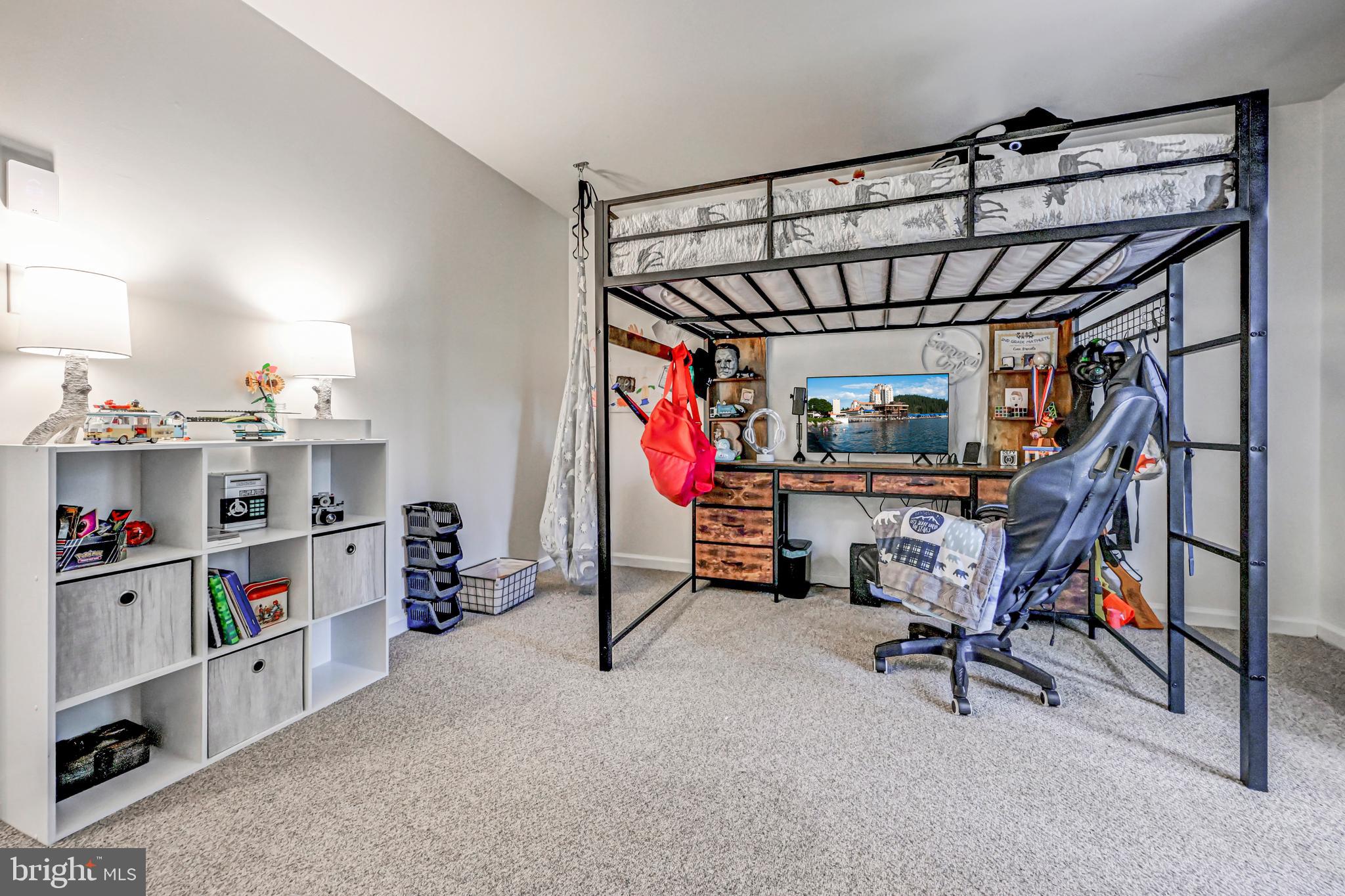 HOLIDAY POCONO - Residential