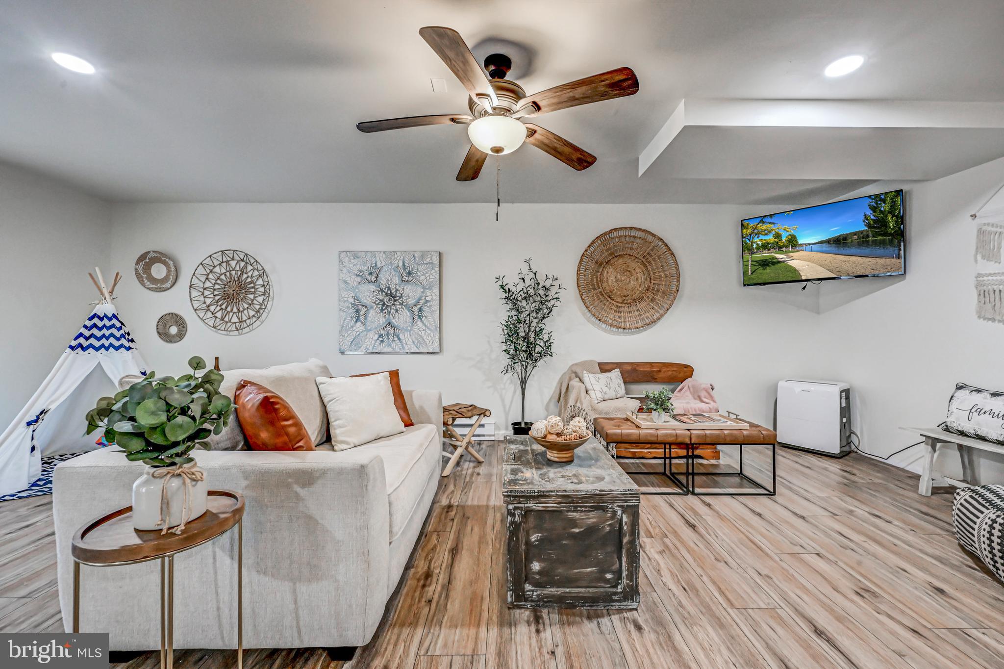 HOLIDAY POCONO - Residential