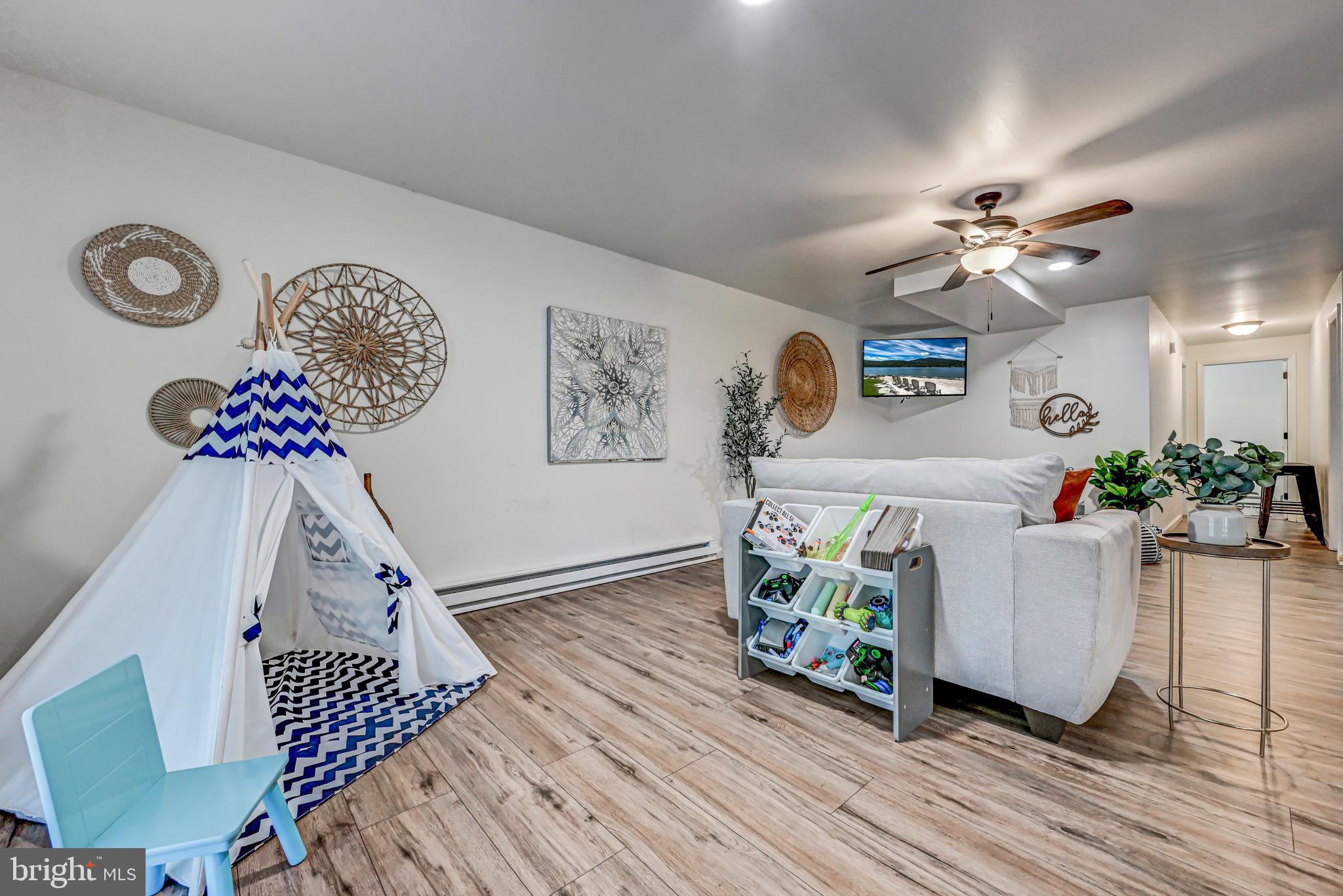 HOLIDAY POCONO - Residential