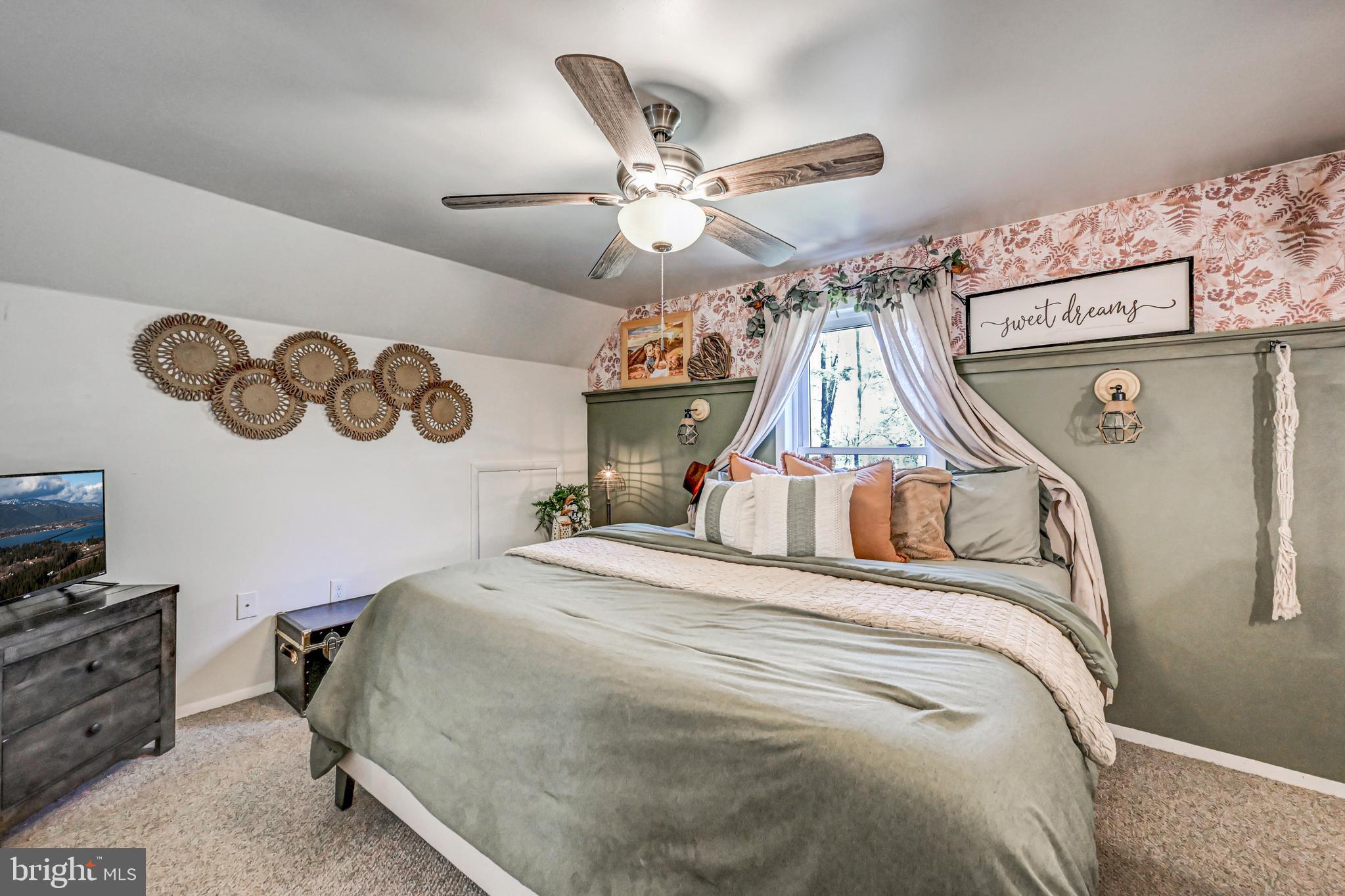 HOLIDAY POCONO - Residential