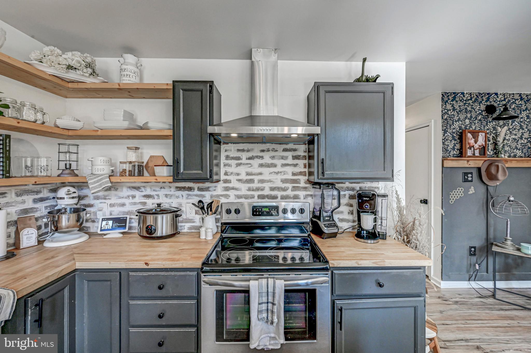 HOLIDAY POCONO - Residential