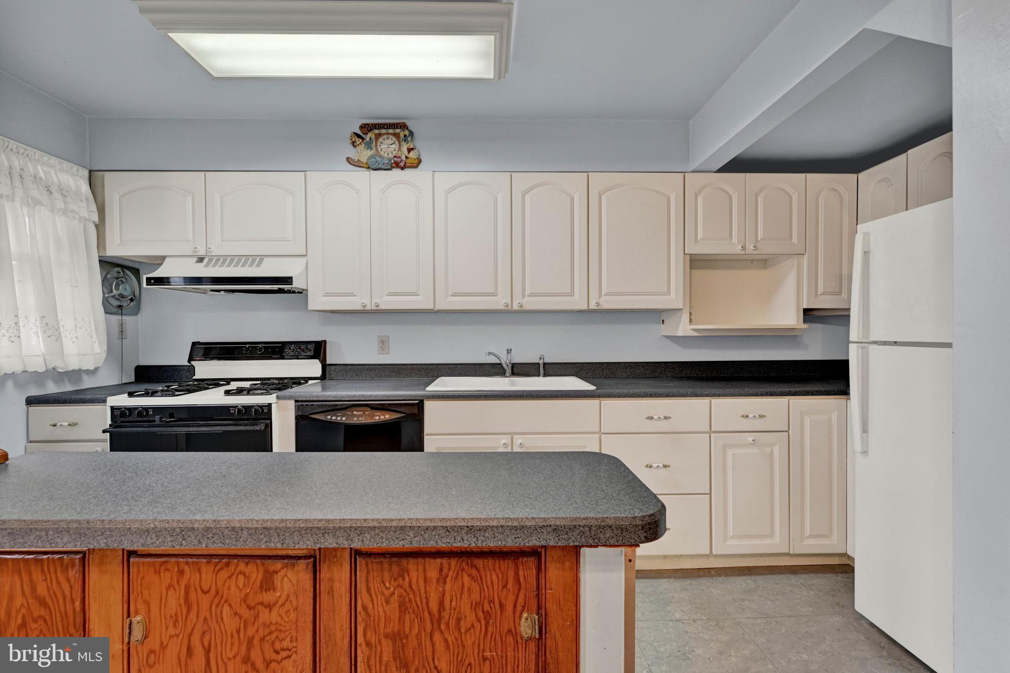 7929 SAINT CLAIRE LANE