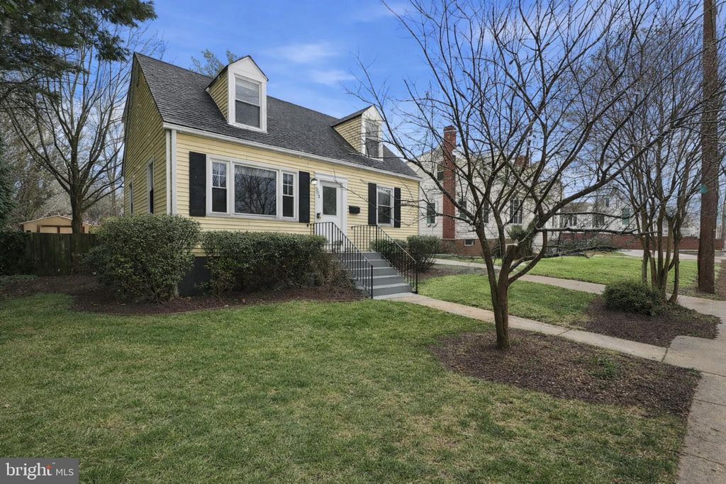 Photo of 503 Grandin Avenue, ROCKVILLE, MD 20850 (MLS # MDMC2218786)