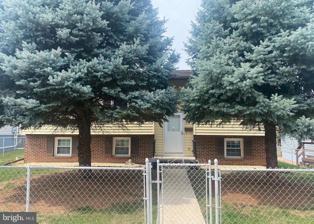 Photo of 441 Mitchell Avenue, HAGERSTOWN, MD 21740 (MLS # MDWA2032620)