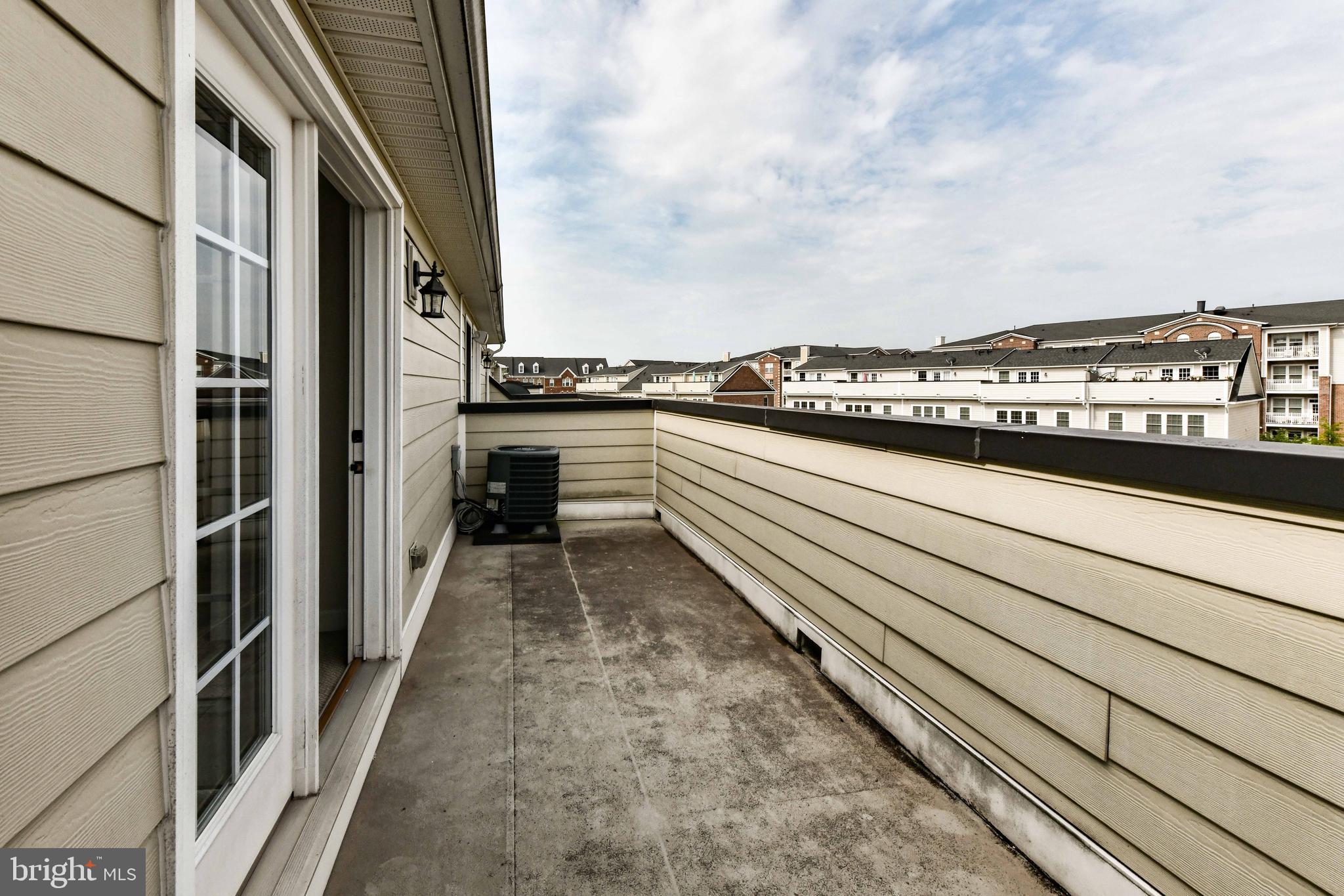 DISCOVERY SQUARE - Residential Lease