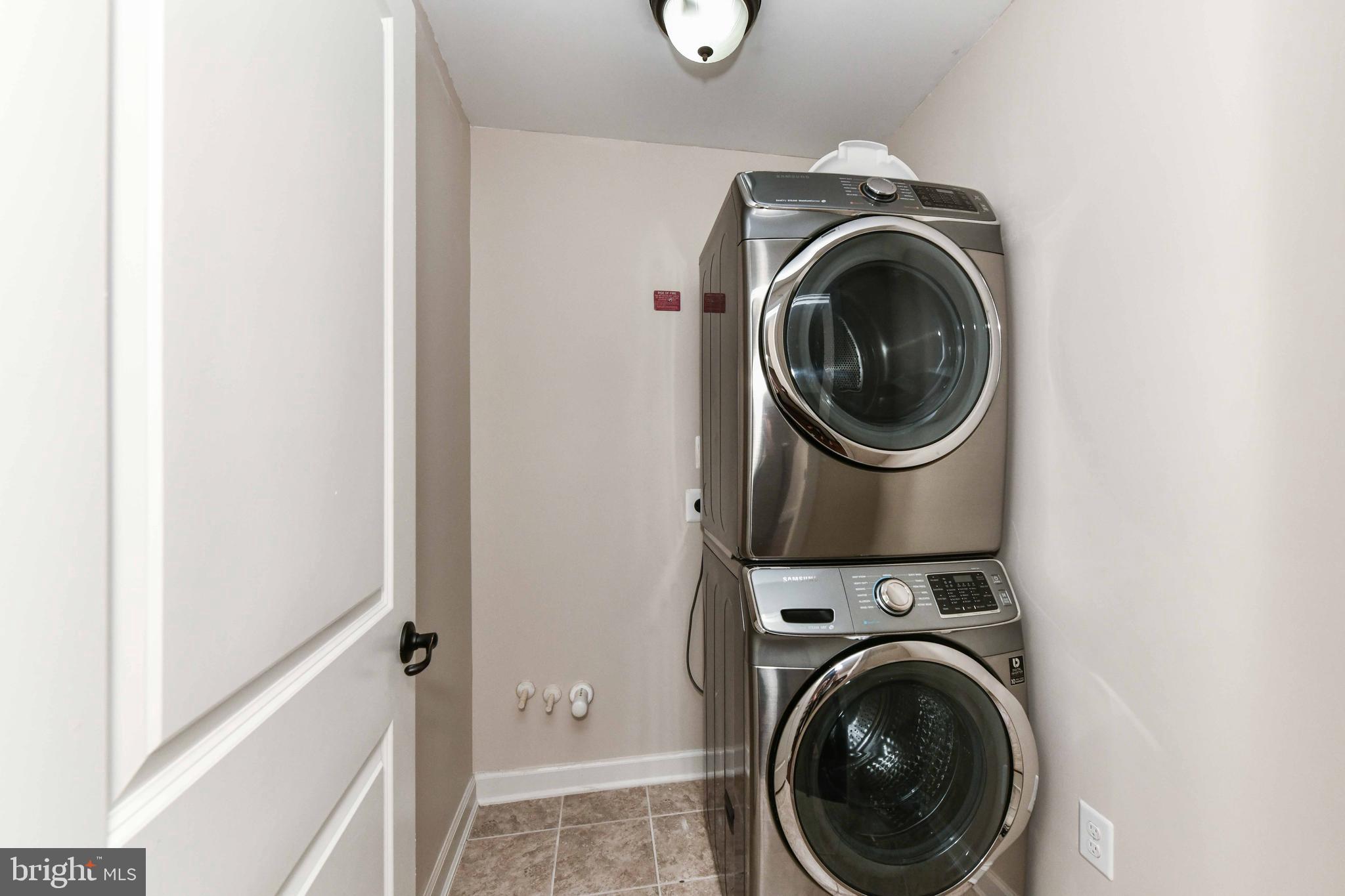 DISCOVERY SQUARE - Residential Lease