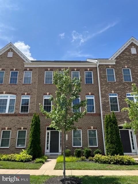 DISCOVERY SQUARE - Residential Lease