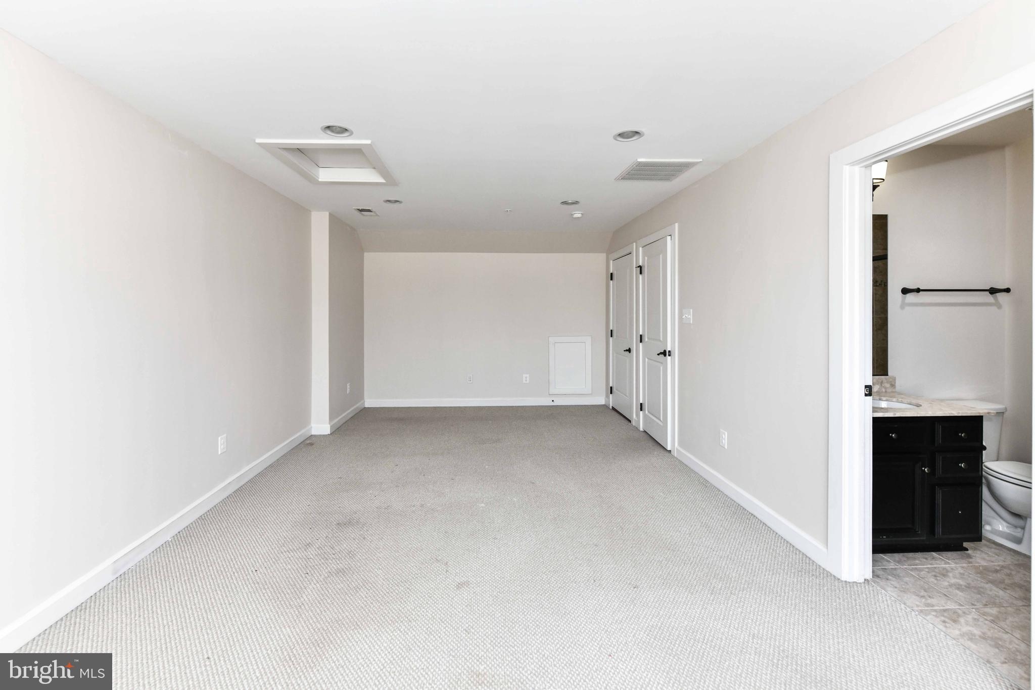 DISCOVERY SQUARE - Residential Lease