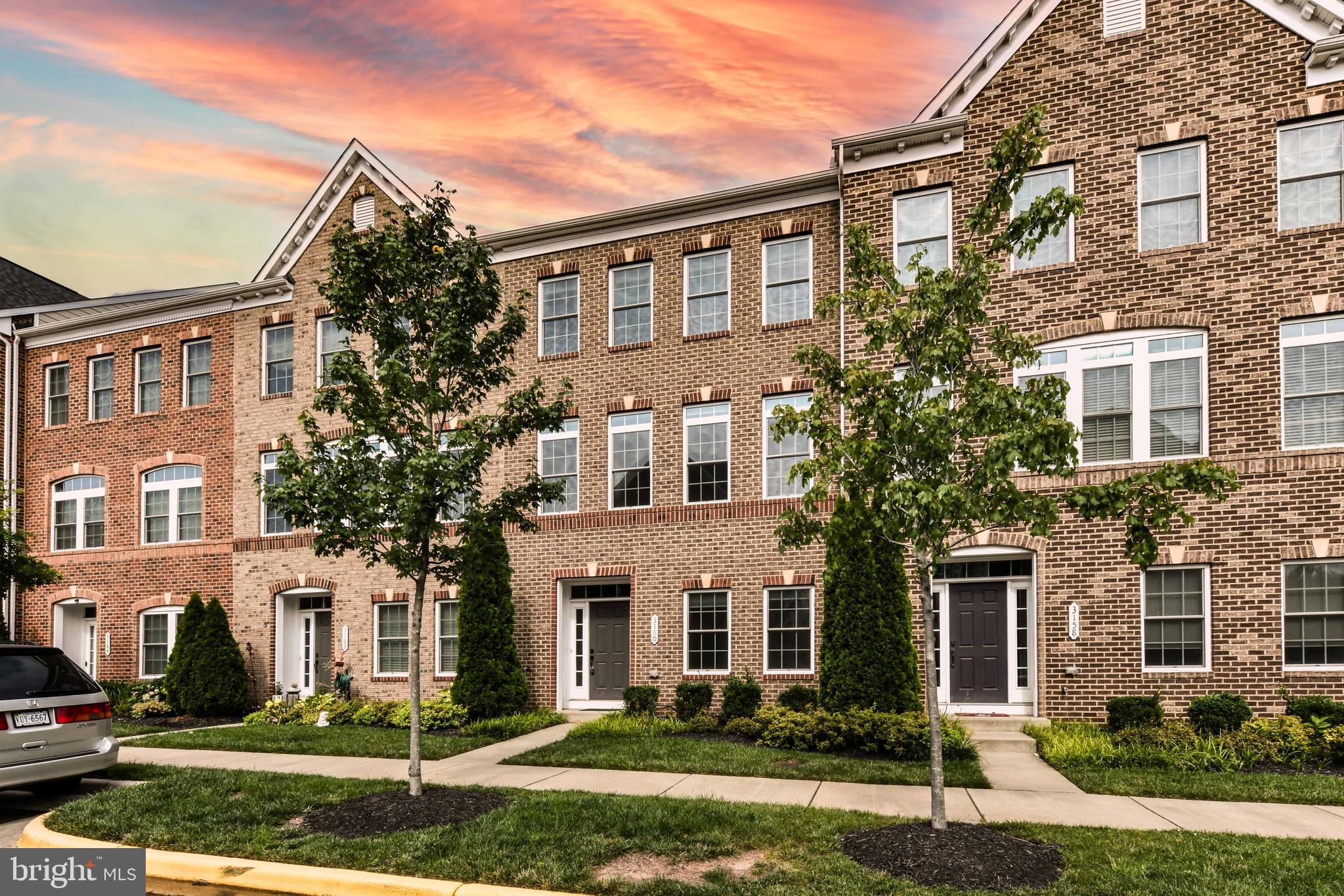 DISCOVERY SQUARE - Residential Lease