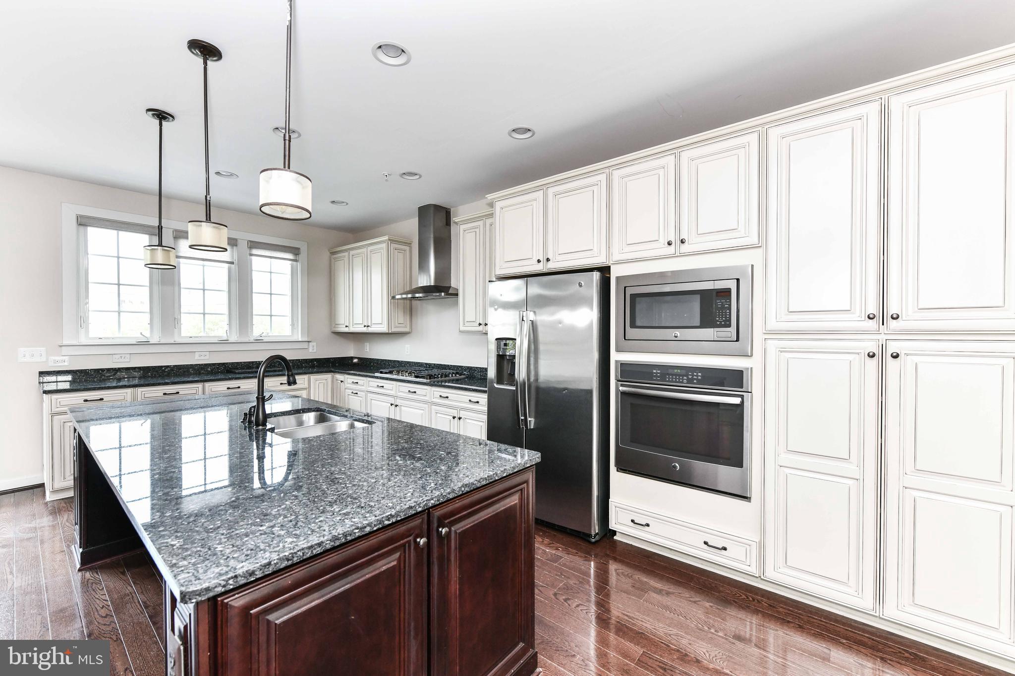 DISCOVERY SQUARE - Residential Lease