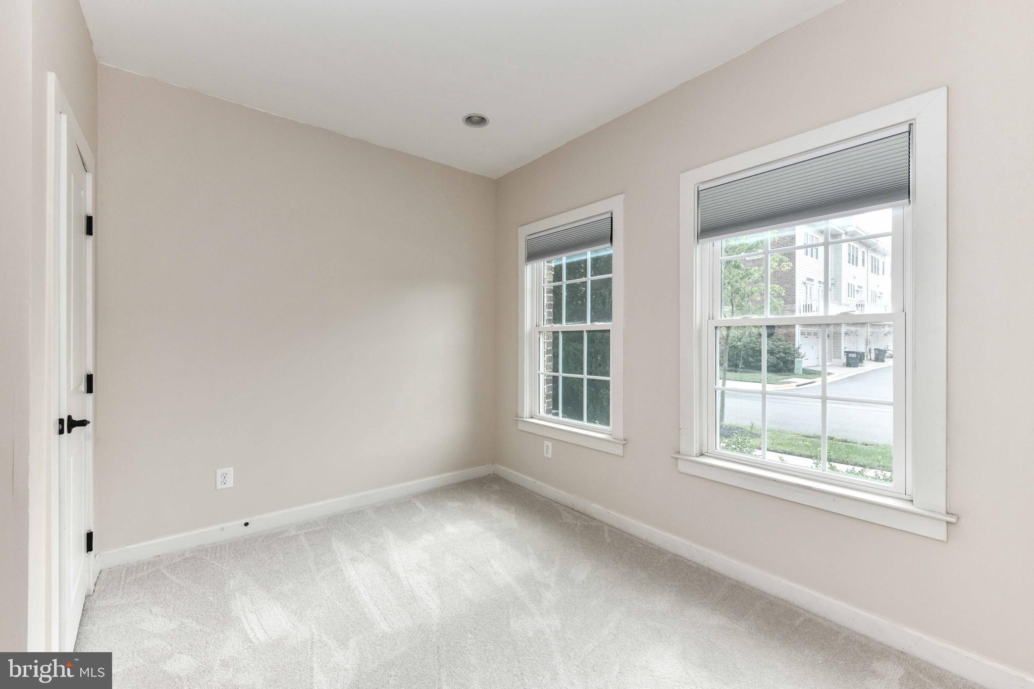 DISCOVERY SQUARE - Residential Lease