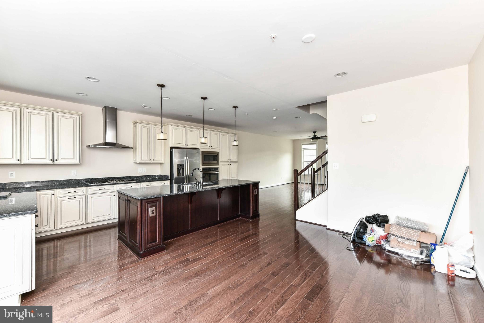 DISCOVERY SQUARE - Residential Lease