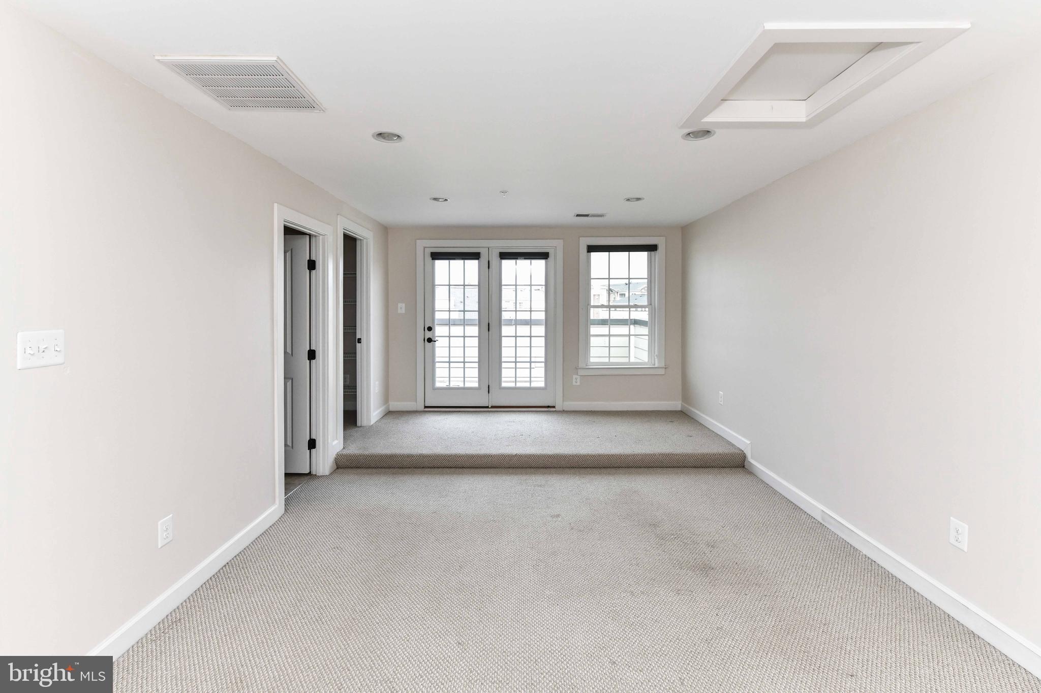 DISCOVERY SQUARE - Residential Lease