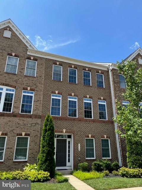 DISCOVERY SQUARE - Residential Lease