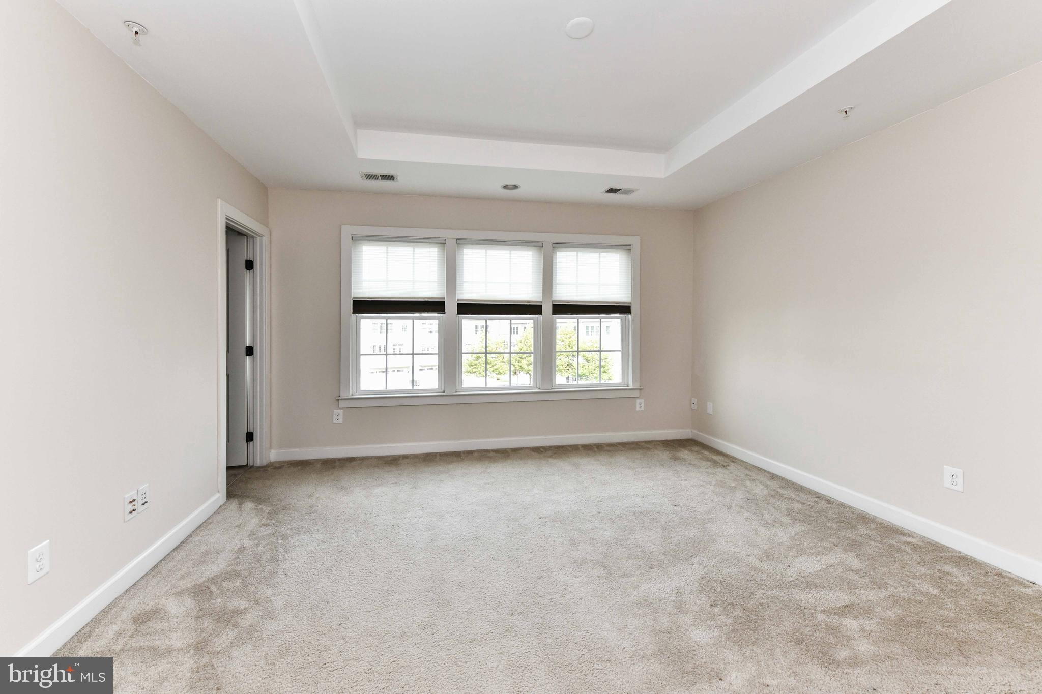 DISCOVERY SQUARE - Residential Lease