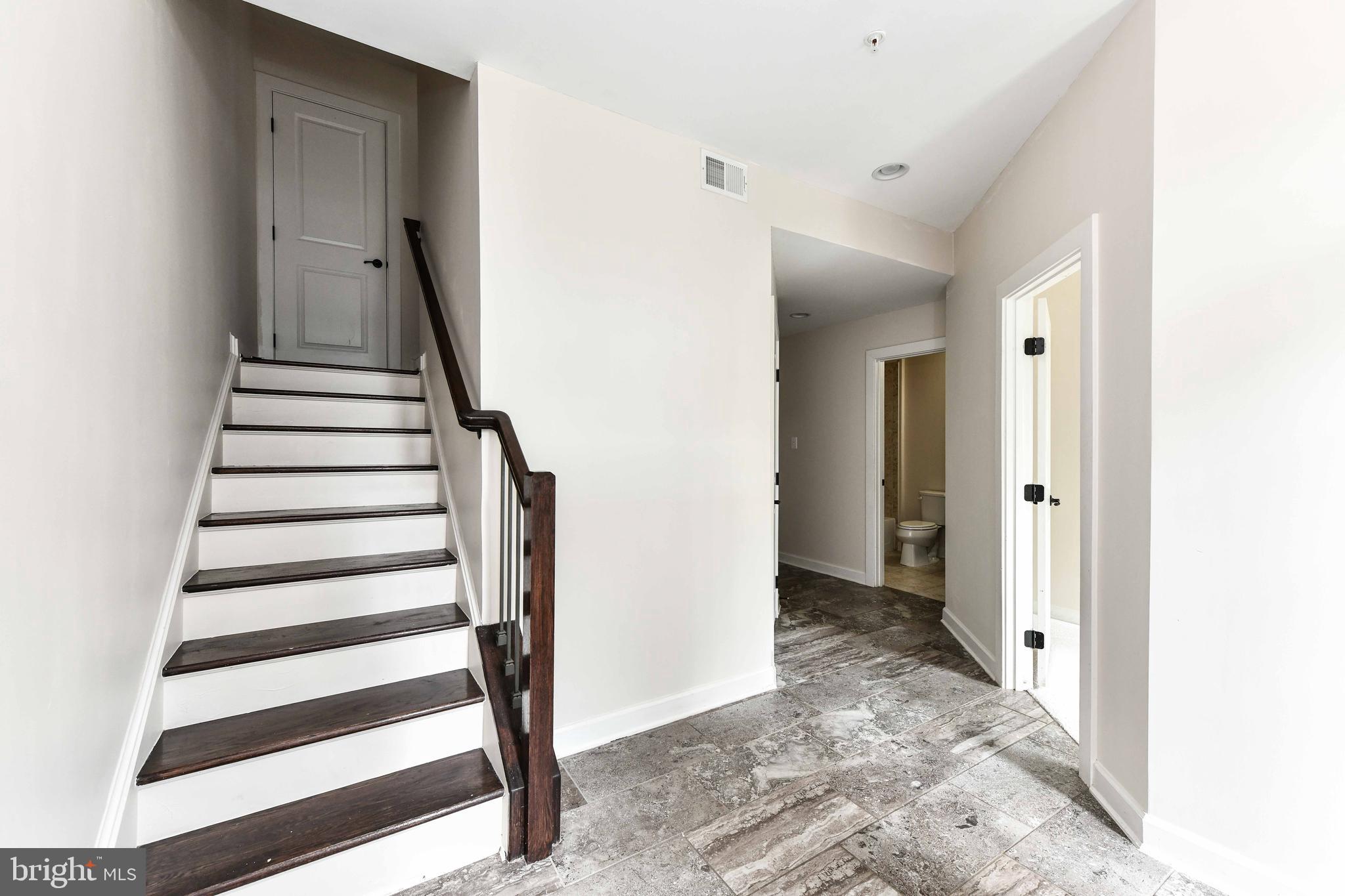 DISCOVERY SQUARE - Residential Lease