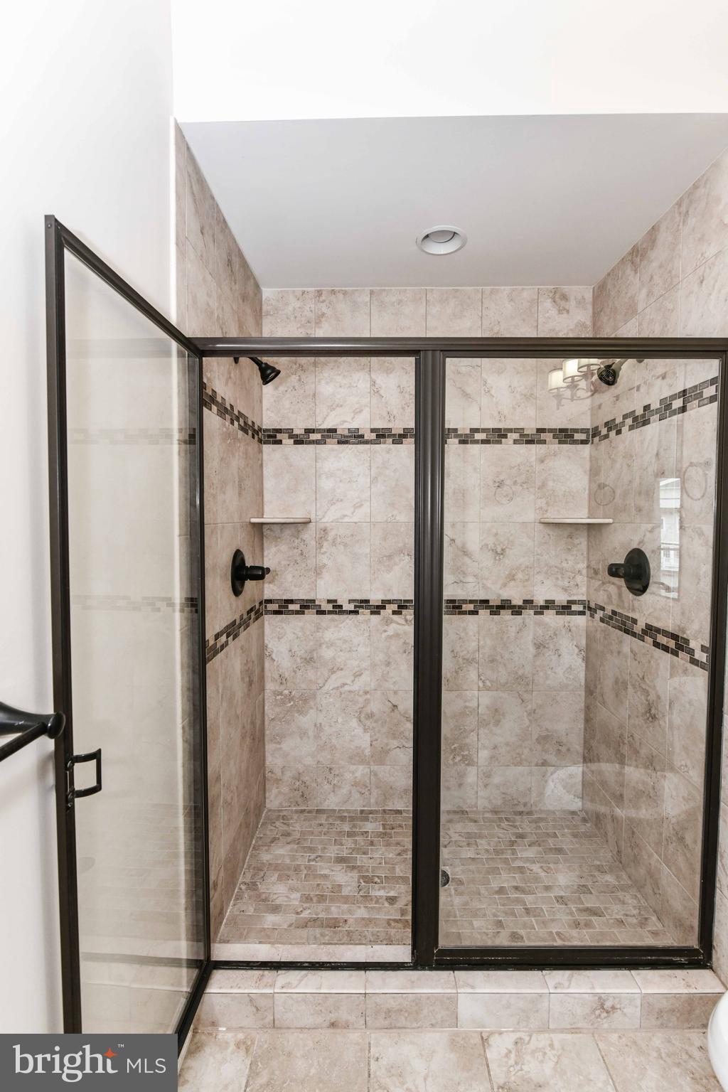 DISCOVERY SQUARE - Residential Lease