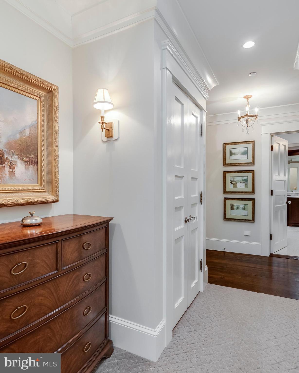 MURRAY HILL - Residential