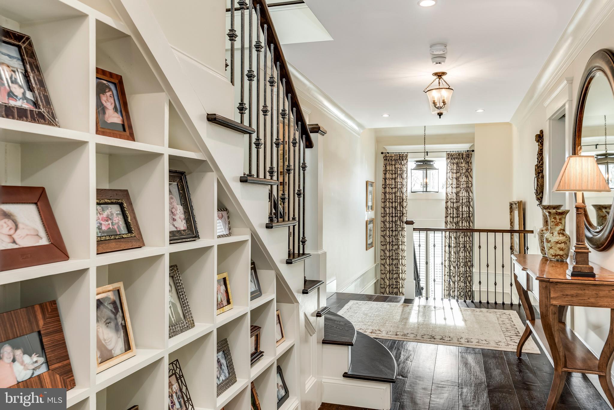 MURRAY HILL - Residential